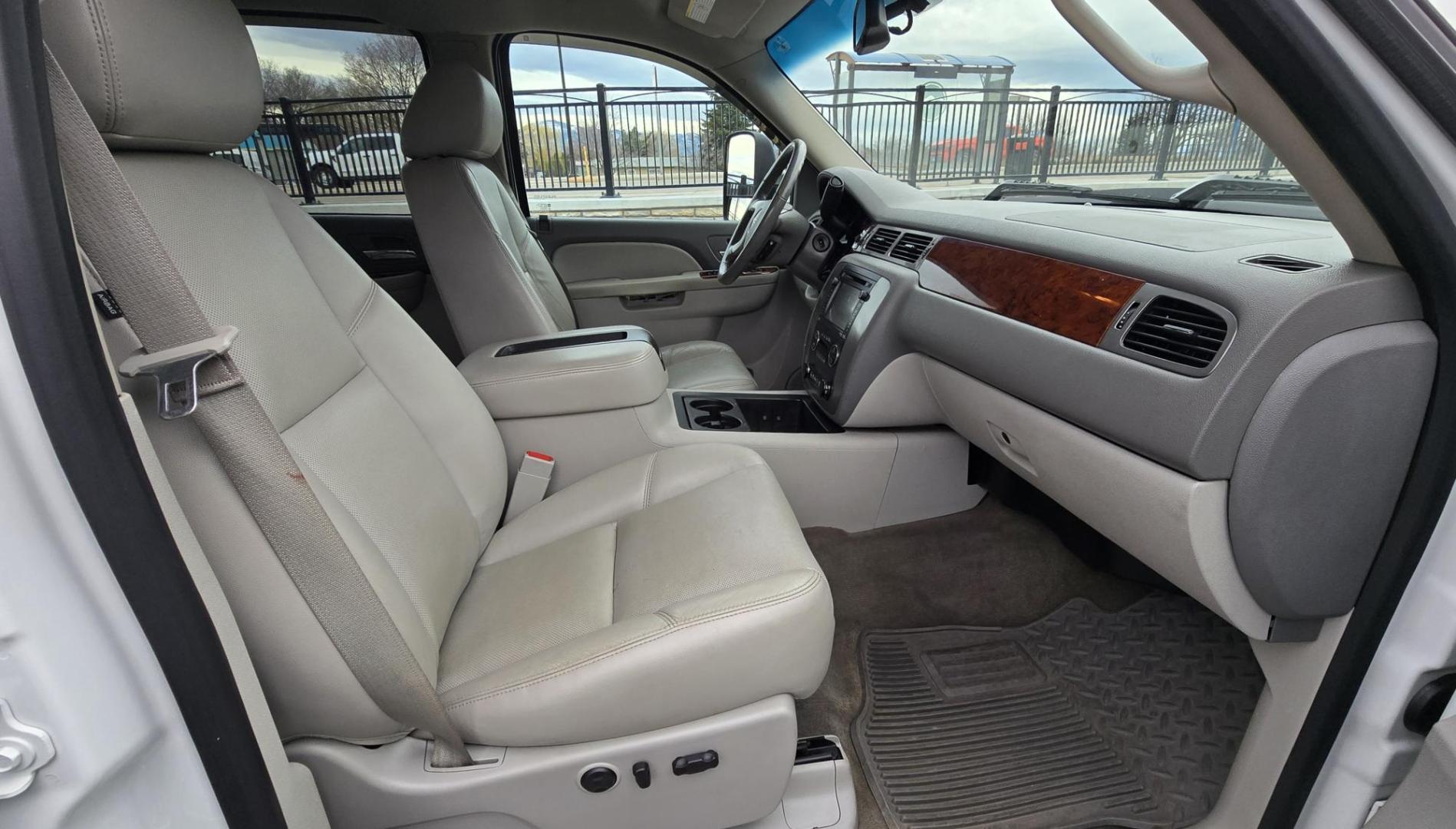 2013 White /Tan GMC Sierra 2500HD SLT Crew Cab 4WD (1GT121EG3DF) with an 6.0L V8 OHV 16V FFV engine, 6-Speed Automatic transmission, located at 450 N Russell, Missoula, MT, 59801, (406) 543-6600, 46.874496, -114.017433 - Very Clean 3/4 Ton 4WD Crewcab. Beefy 6.0L V8 Engine. 6 Speed Automatic Transmission. Power Heated Front Seats. Leather Seats. Navigation. Bluetooth Audio and Phone. AM FM CD Player. Backup Camera. Air. cruise. Tilt. Power Windows and Locks. Remote Start. Nice Custom Wheels. Grill Guard. Running Boa - Photo#13