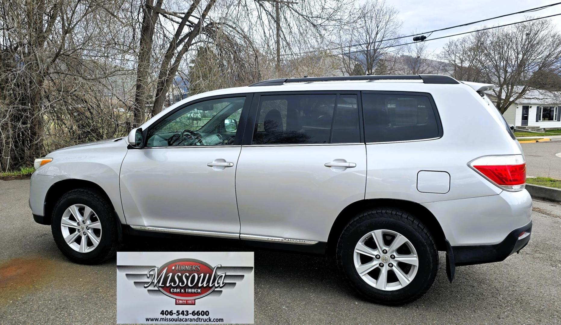 2012 Silver /Black Toyota Highlander Base 4WD (5TDBK3EH0CS) with an 3.5L V6 DOHC 24V engine, 5-Speed Automatic transmission, located at 450 N Russell, Missoula, MT, 59801, (406) 543-6600, 46.874496, -114.017433 - Highly Desirable AWD Toyota Highlander. Very Dependable 3.5L V6 Engine. Automatic Transmission. 3rd Row Seat. Power Sunroof. Heated Front Seats. Power Drivers Seat. Backup Camera. AM FM CD Player, Bluetooth. Power Windows and Locks. It's a Toyota so it won't last long. We Finance through local C - Photo#0