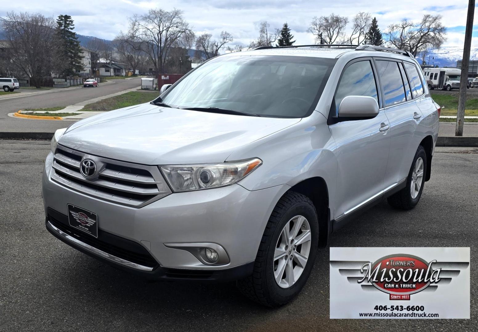 2012 Silver /Black Toyota Highlander Base 4WD (5TDBK3EH0CS) with an 3.5L V6 DOHC 24V engine, 5-Speed Automatic transmission, located at 450 N Russell, Missoula, MT, 59801, (406) 543-6600, 46.874496, -114.017433 - Highly Desirable AWD Toyota Highlander. Very Dependable 3.5L V6 Engine. Automatic Transmission. 3rd Row Seat. Power Sunroof. Heated Front Seats. Power Drivers Seat. Backup Camera. AM FM CD Player, Bluetooth. Power Windows and Locks. It's a Toyota so it won't last long. We Finance through local C - Photo#3