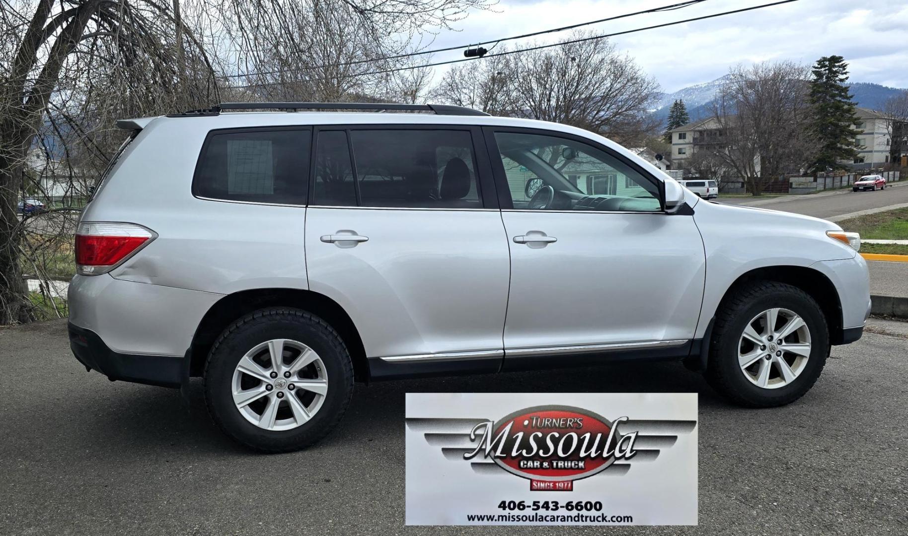 2012 Silver /Black Toyota Highlander Base 4WD (5TDBK3EH0CS) with an 3.5L V6 DOHC 24V engine, 5-Speed Automatic transmission, located at 450 N Russell, Missoula, MT, 59801, (406) 543-6600, 46.874496, -114.017433 - Highly Desirable AWD Toyota Highlander. Very Dependable 3.5L V6 Engine. Automatic Transmission. 3rd Row Seat. Power Sunroof. Heated Front Seats. Power Drivers Seat. Backup Camera. AM FM CD Player, Bluetooth. Power Windows and Locks. It's a Toyota so it won't last long. We Finance through local C - Photo#5