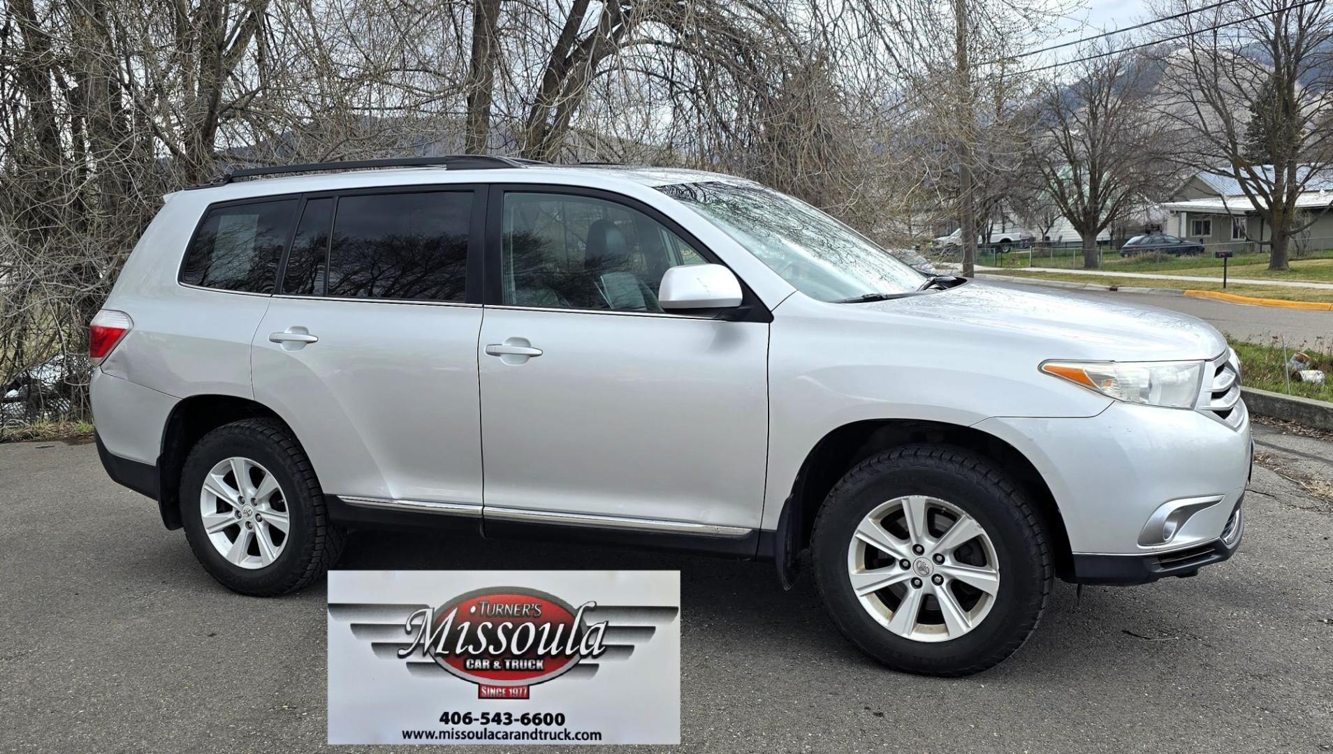 2012 Silver /Black Toyota Highlander Base 4WD (5TDBK3EH0CS) with an 3.5L V6 DOHC 24V engine, 5-Speed Automatic transmission, located at 450 N Russell, Missoula, MT, 59801, (406) 543-6600, 46.874496, -114.017433 - Highly Desirable AWD Toyota Highlander. Very Dependable 3.5L V6 Engine. Automatic Transmission. 3rd Row Seat. Power Sunroof. Heated Front Seats. Power Drivers Seat. Backup Camera. AM FM CD Player, Bluetooth. Power Windows and Locks. It's a Toyota so it won't last long. We Finance through local C - Photo#6