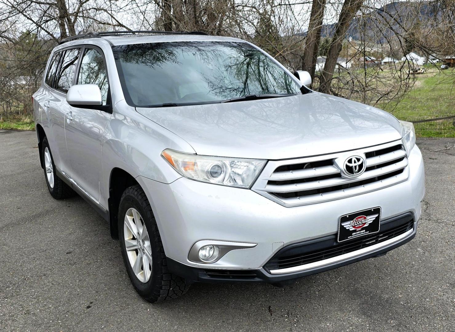 2012 Silver /Black Toyota Highlander Base 4WD (5TDBK3EH0CS) with an 3.5L V6 DOHC 24V engine, 5-Speed Automatic transmission, located at 450 N Russell, Missoula, MT, 59801, (406) 543-6600, 46.874496, -114.017433 - Highly Desirable AWD Toyota Highlander. Very Dependable 3.5L V6 Engine. Automatic Transmission. 3rd Row Seat. Power Sunroof. Heated Front Seats. Power Drivers Seat. Backup Camera. AM FM CD Player, Bluetooth. Power Windows and Locks. It's a Toyota so it won't last long. We Finance through local C - Photo#7