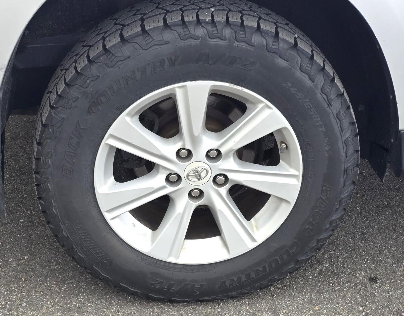 2012 Silver /Black Toyota Highlander Base 4WD (5TDBK3EH0CS) with an 3.5L V6 DOHC 24V engine, 5-Speed Automatic transmission, located at 450 N Russell, Missoula, MT, 59801, (406) 543-6600, 46.874496, -114.017433 - Highly Desirable AWD Toyota Highlander. Very Dependable 3.5L V6 Engine. Automatic Transmission. 3rd Row Seat. Power Sunroof. Heated Front Seats. Power Drivers Seat. Backup Camera. AM FM CD Player, Bluetooth. Power Windows and Locks. It's a Toyota so it won't last long. We Finance through local C - Photo#9