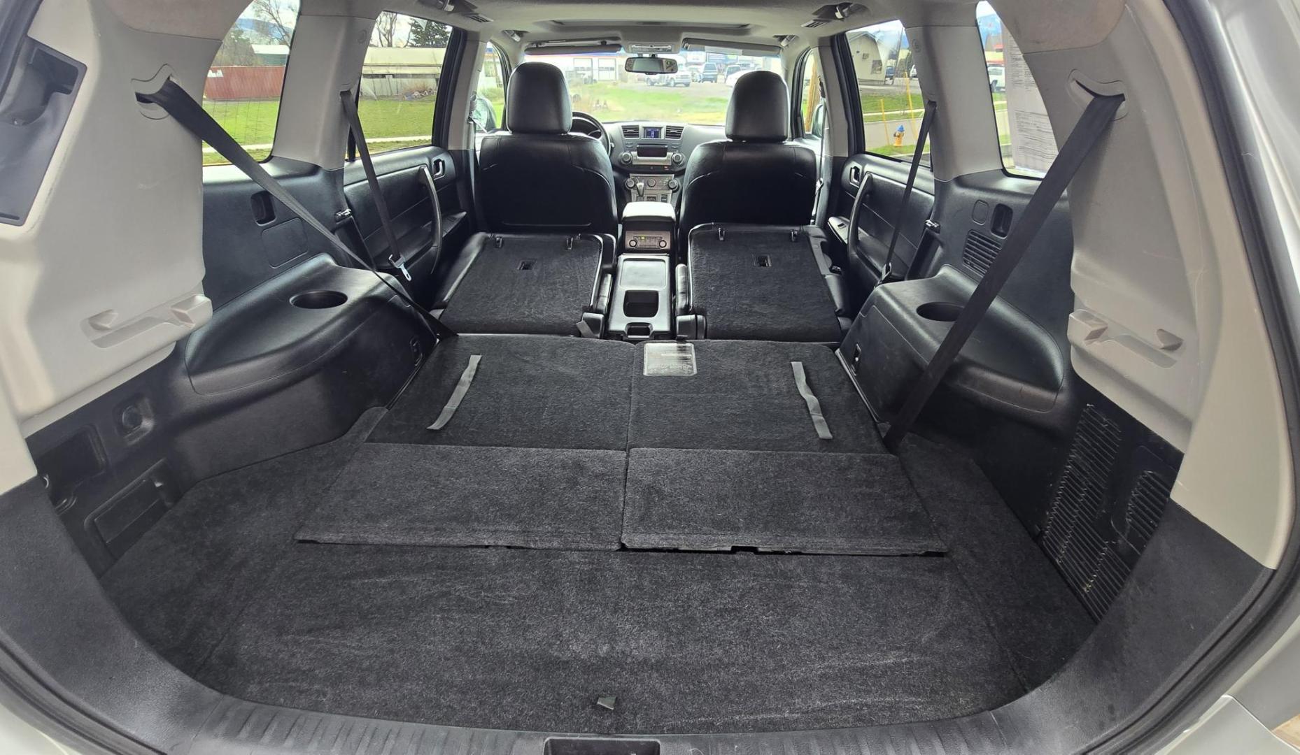 2012 Silver /Black Toyota Highlander Base 4WD (5TDBK3EH0CS) with an 3.5L V6 DOHC 24V engine, 5-Speed Automatic transmission, located at 450 N Russell, Missoula, MT, 59801, (406) 543-6600, 46.874496, -114.017433 - Highly Desirable AWD Toyota Highlander. Very Dependable 3.5L V6 Engine. Automatic Transmission. 3rd Row Seat. Power Sunroof. Heated Front Seats. Power Drivers Seat. Backup Camera. AM FM CD Player, Bluetooth. Power Windows and Locks. It's a Toyota so it won't last long. We Finance through local C - Photo#11