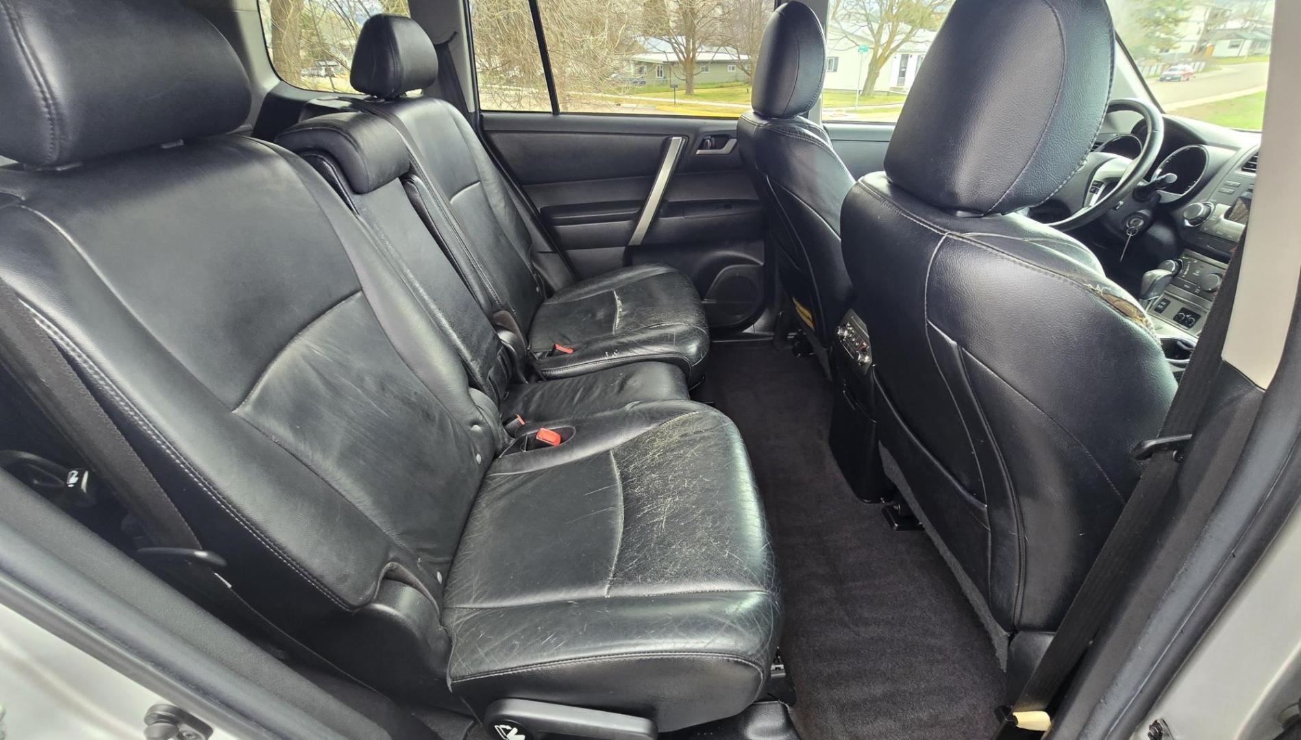 2012 Silver /Black Toyota Highlander Base 4WD (5TDBK3EH0CS) with an 3.5L V6 DOHC 24V engine, 5-Speed Automatic transmission, located at 450 N Russell, Missoula, MT, 59801, (406) 543-6600, 46.874496, -114.017433 - Highly Desirable AWD Toyota Highlander. Very Dependable 3.5L V6 Engine. Automatic Transmission. 3rd Row Seat. Power Sunroof. Heated Front Seats. Power Drivers Seat. Backup Camera. AM FM CD Player, Bluetooth. Power Windows and Locks. It's a Toyota so it won't last long. We Finance through local C - Photo#13