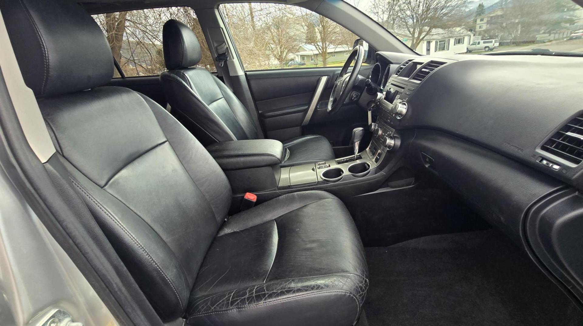 2012 Silver /Black Toyota Highlander Base 4WD (5TDBK3EH0CS) with an 3.5L V6 DOHC 24V engine, 5-Speed Automatic transmission, located at 450 N Russell, Missoula, MT, 59801, (406) 543-6600, 46.874496, -114.017433 - Highly Desirable AWD Toyota Highlander. Very Dependable 3.5L V6 Engine. Automatic Transmission. 3rd Row Seat. Power Sunroof. Heated Front Seats. Power Drivers Seat. Backup Camera. AM FM CD Player, Bluetooth. Power Windows and Locks. It's a Toyota so it won't last long. We Finance through local C - Photo#15