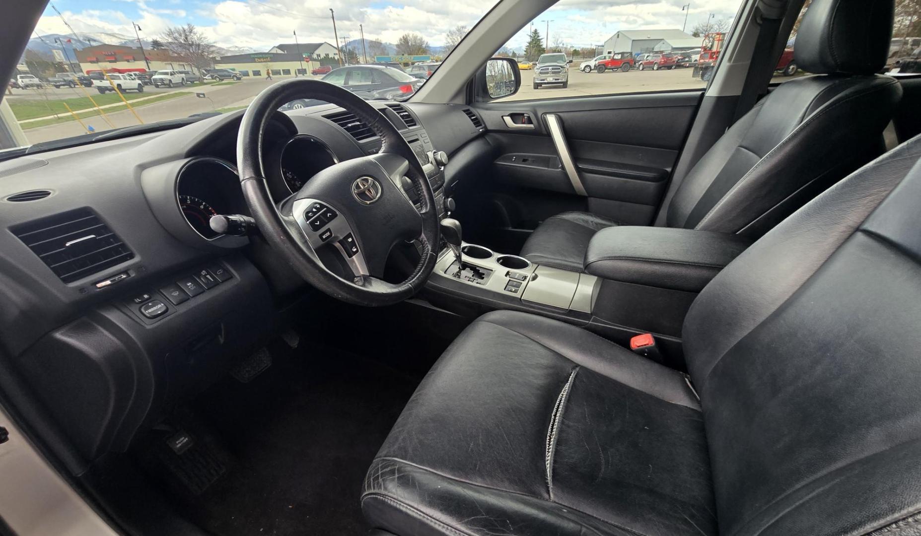 2012 Silver /Black Toyota Highlander Base 4WD (5TDBK3EH0CS) with an 3.5L V6 DOHC 24V engine, 5-Speed Automatic transmission, located at 450 N Russell, Missoula, MT, 59801, (406) 543-6600, 46.874496, -114.017433 - Highly Desirable AWD Toyota Highlander. Very Dependable 3.5L V6 Engine. Automatic Transmission. 3rd Row Seat. Power Sunroof. Heated Front Seats. Power Drivers Seat. Backup Camera. AM FM CD Player, Bluetooth. Power Windows and Locks. It's a Toyota so it won't last long. We Finance through local C - Photo#16