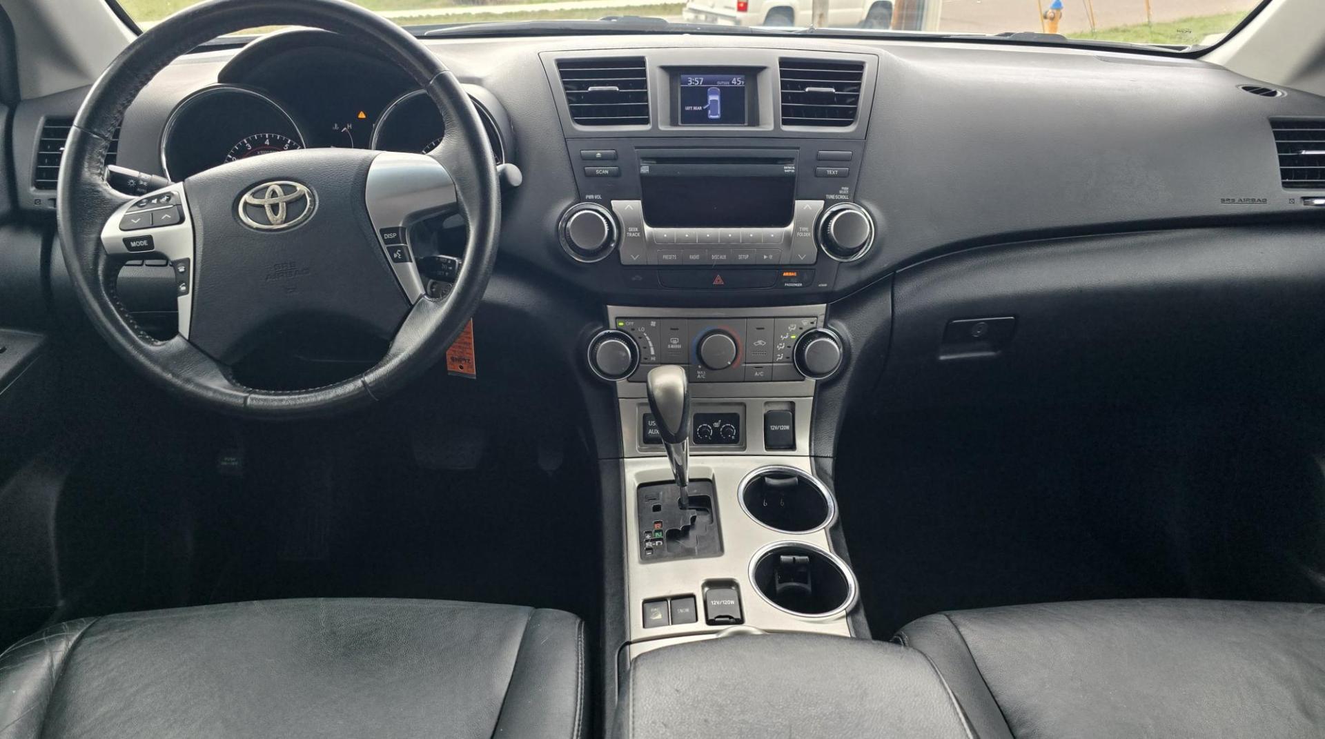 2012 Silver /Black Toyota Highlander Base 4WD (5TDBK3EH0CS) with an 3.5L V6 DOHC 24V engine, 5-Speed Automatic transmission, located at 450 N Russell, Missoula, MT, 59801, (406) 543-6600, 46.874496, -114.017433 - Highly Desirable AWD Toyota Highlander. Very Dependable 3.5L V6 Engine. Automatic Transmission. 3rd Row Seat. Power Sunroof. Heated Front Seats. Power Drivers Seat. Backup Camera. AM FM CD Player, Bluetooth. Power Windows and Locks. It's a Toyota so it won't last long. We Finance through local C - Photo#17