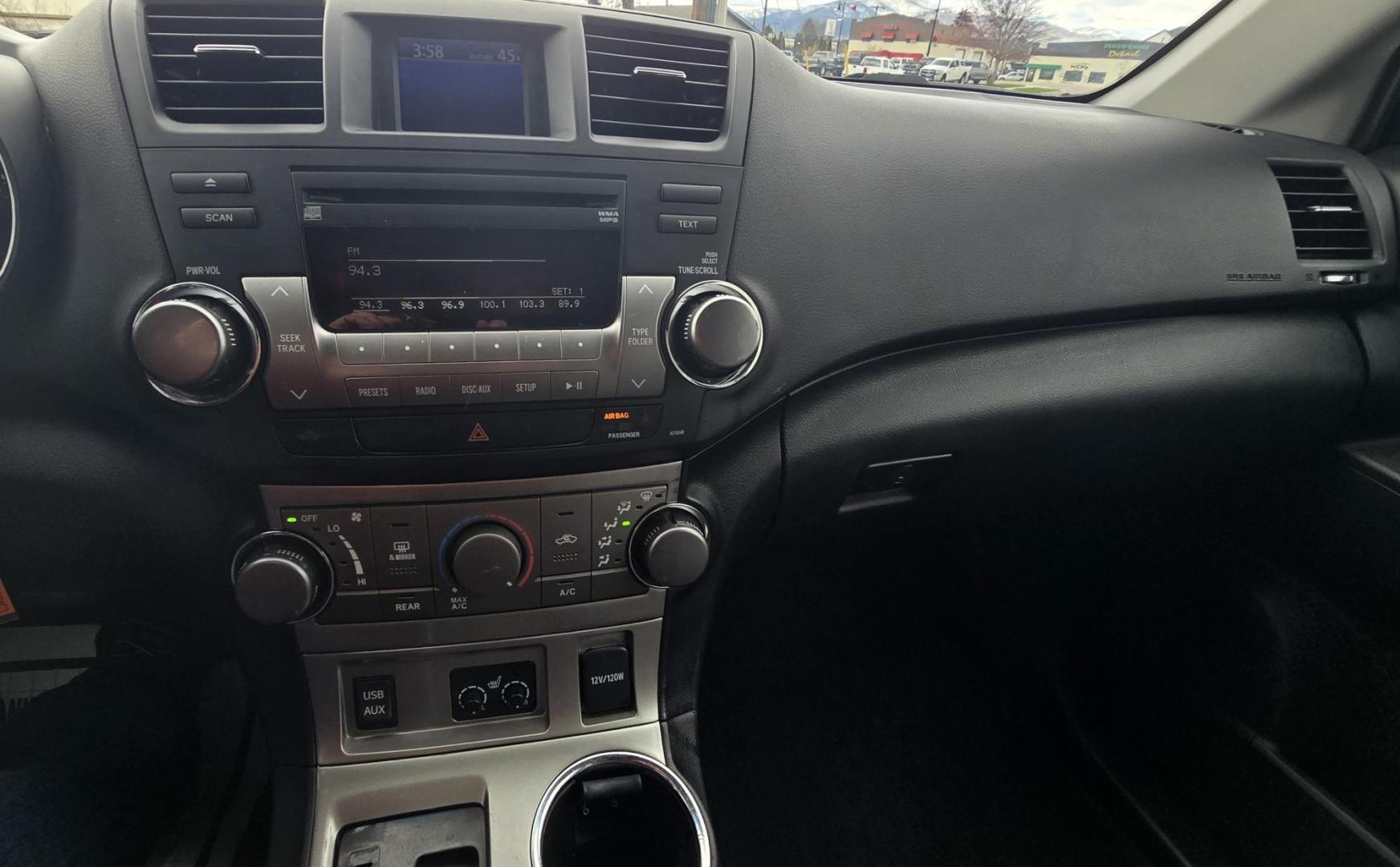 2012 Silver /Black Toyota Highlander Base 4WD (5TDBK3EH0CS) with an 3.5L V6 DOHC 24V engine, 5-Speed Automatic transmission, located at 450 N Russell, Missoula, MT, 59801, (406) 543-6600, 46.874496, -114.017433 - Highly Desirable AWD Toyota Highlander. Very Dependable 3.5L V6 Engine. Automatic Transmission. 3rd Row Seat. Power Sunroof. Heated Front Seats. Power Drivers Seat. Backup Camera. AM FM CD Player, Bluetooth. Power Windows and Locks. It's a Toyota so it won't last long. We Finance through local C - Photo#19