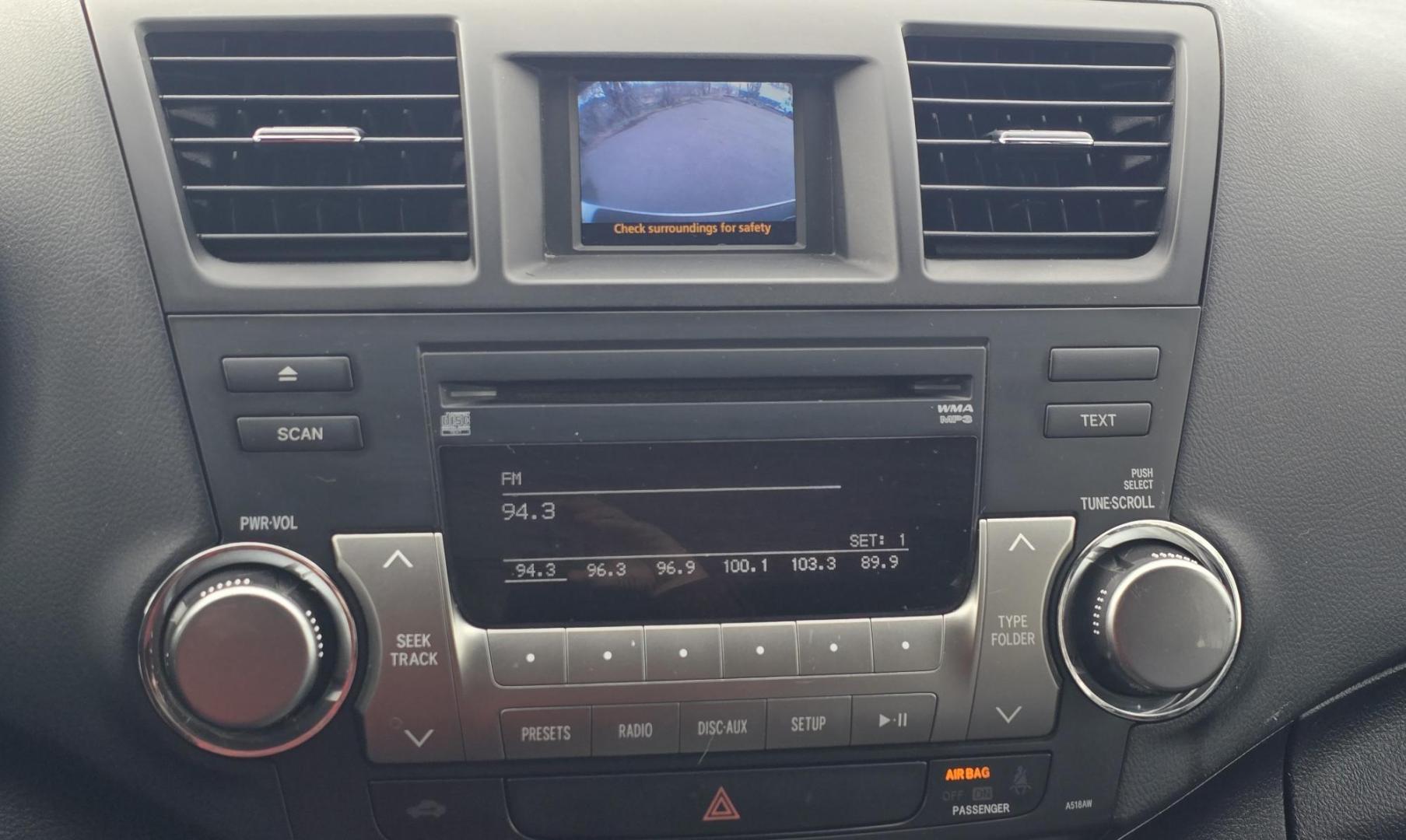 2012 Silver /Black Toyota Highlander Base 4WD (5TDBK3EH0CS) with an 3.5L V6 DOHC 24V engine, 5-Speed Automatic transmission, located at 450 N Russell, Missoula, MT, 59801, (406) 543-6600, 46.874496, -114.017433 - Highly Desirable AWD Toyota Highlander. Very Dependable 3.5L V6 Engine. Automatic Transmission. 3rd Row Seat. Power Sunroof. Heated Front Seats. Power Drivers Seat. Backup Camera. AM FM CD Player, Bluetooth. Power Windows and Locks. It's a Toyota so it won't last long. We Finance through local C - Photo#21