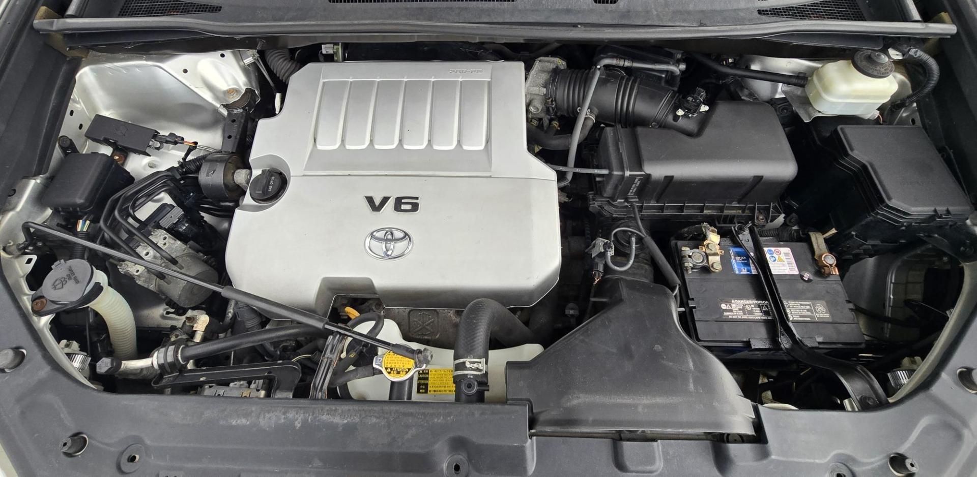 2012 Silver /Black Toyota Highlander Base 4WD (5TDBK3EH0CS) with an 3.5L V6 DOHC 24V engine, 5-Speed Automatic transmission, located at 450 N Russell, Missoula, MT, 59801, (406) 543-6600, 46.874496, -114.017433 - Highly Desirable AWD Toyota Highlander. Very Dependable 3.5L V6 Engine. Automatic Transmission. 3rd Row Seat. Power Sunroof. Heated Front Seats. Power Drivers Seat. Backup Camera. AM FM CD Player, Bluetooth. Power Windows and Locks. It's a Toyota so it won't last long. We Finance through local C - Photo#24