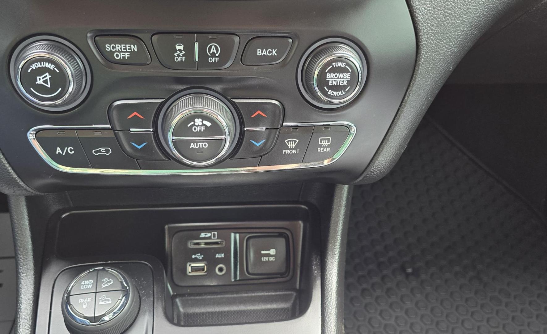 2016 Black /Black Jeep Cherokee Trailhawk 4WD (1C4PJMBS2GW) with an 3.2L V6 DOHC 24V engine, 9A transmission, located at 450 N Russell, Missoula, MT, 59801, (406) 543-6600, 46.874496, -114.017433 - Excellent All Around 4WDSUV. Elegant enough for that night on the town, yet Rugged enough for a trip in the Mountains. 3.2L V6 Engine. 9 Speed Automatic Transmission with option manual shifting. Heated Leather Front Seats. Dual Climate Control. Heated Steering Wheel. Touch Screen AM FM SAT. Bluetoot - Photo#18