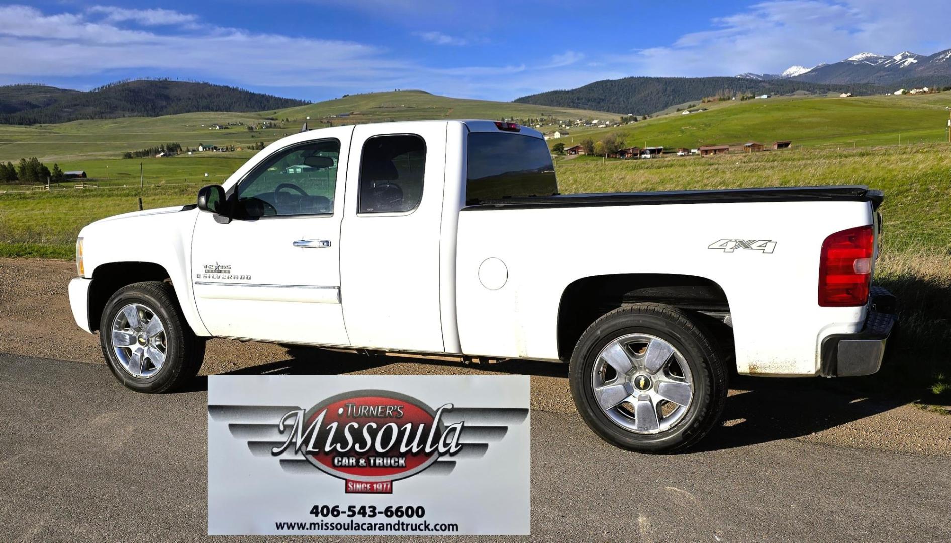 2009 White /Gray Chevrolet Silverado 1500 LT 4WD Texas Edition (1GCEK29039Z) with an 5.3L V8 OHV 16V FFV engine, 4-Speed Automatic transmission, located at 450 N Russell, Missoula, MT, 59801, (406) 543-6600, 46.874496, -114.017433 - Great Running 4WD. Reliable 5.3l V8 Engine. Automatic Transmission. Ice Cold Air Conditioning. Cruise Control. Power Windows and Locks. Power Drivers Seat. AM FM CD Player. Clean Title and Carfax. Yes it's high miles but its a reliable 4WD Truck that works well. We Finance through local Credit Un - Photo#1