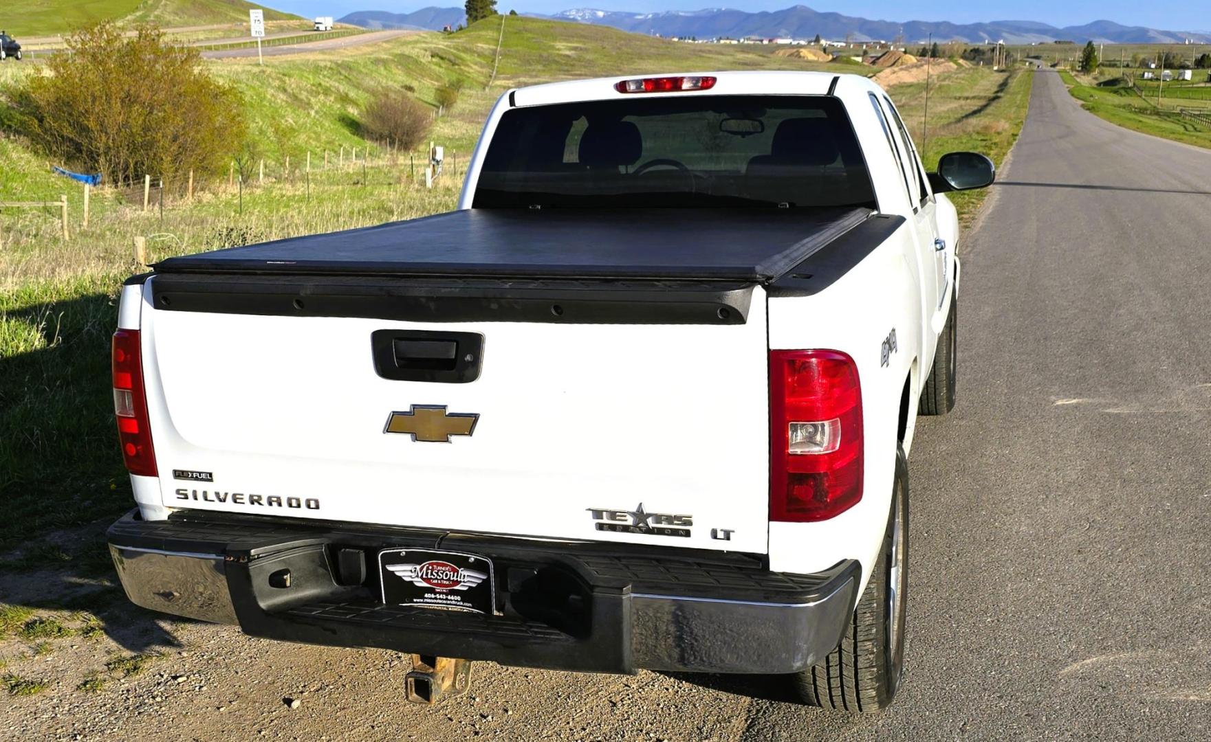 2009 White /Gray Chevrolet Silverado 1500 LT 4WD Texas Edition (1GCEK29039Z) with an 5.3L V8 OHV 16V FFV engine, 4-Speed Automatic transmission, located at 450 N Russell, Missoula, MT, 59801, (406) 543-6600, 46.874496, -114.017433 - Great Running 4WD. Reliable 5.3l V8 Engine. Automatic Transmission. Ice Cold Air Conditioning. Cruise Control. Power Windows and Locks. Power Drivers Seat. AM FM CD Player. Clean Title and Carfax. Yes it's high miles but its a reliable 4WD Truck that works well. We Finance through local Credit Un - Photo#8