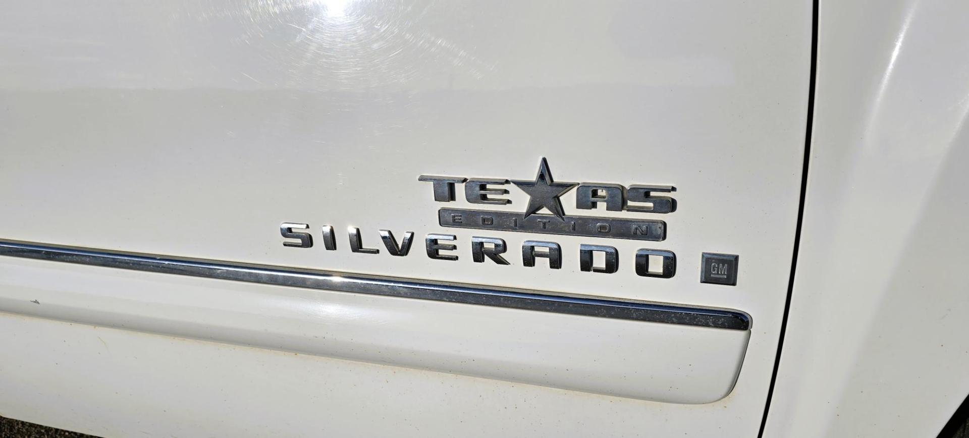 2009 White /Gray Chevrolet Silverado 1500 LT 4WD Texas Edition (1GCEK29039Z) with an 5.3L V8 OHV 16V FFV engine, 4-Speed Automatic transmission, located at 450 N Russell, Missoula, MT, 59801, (406) 543-6600, 46.874496, -114.017433 - Great Running 4WD. Reliable 5.3l V8 Engine. Automatic Transmission. Ice Cold Air Conditioning. Cruise Control. Power Windows and Locks. Power Drivers Seat. AM FM CD Player. Clean Title and Carfax. Yes it's high miles but its a reliable 4WD Truck that works well. We Finance through local Credit Un - Photo#11