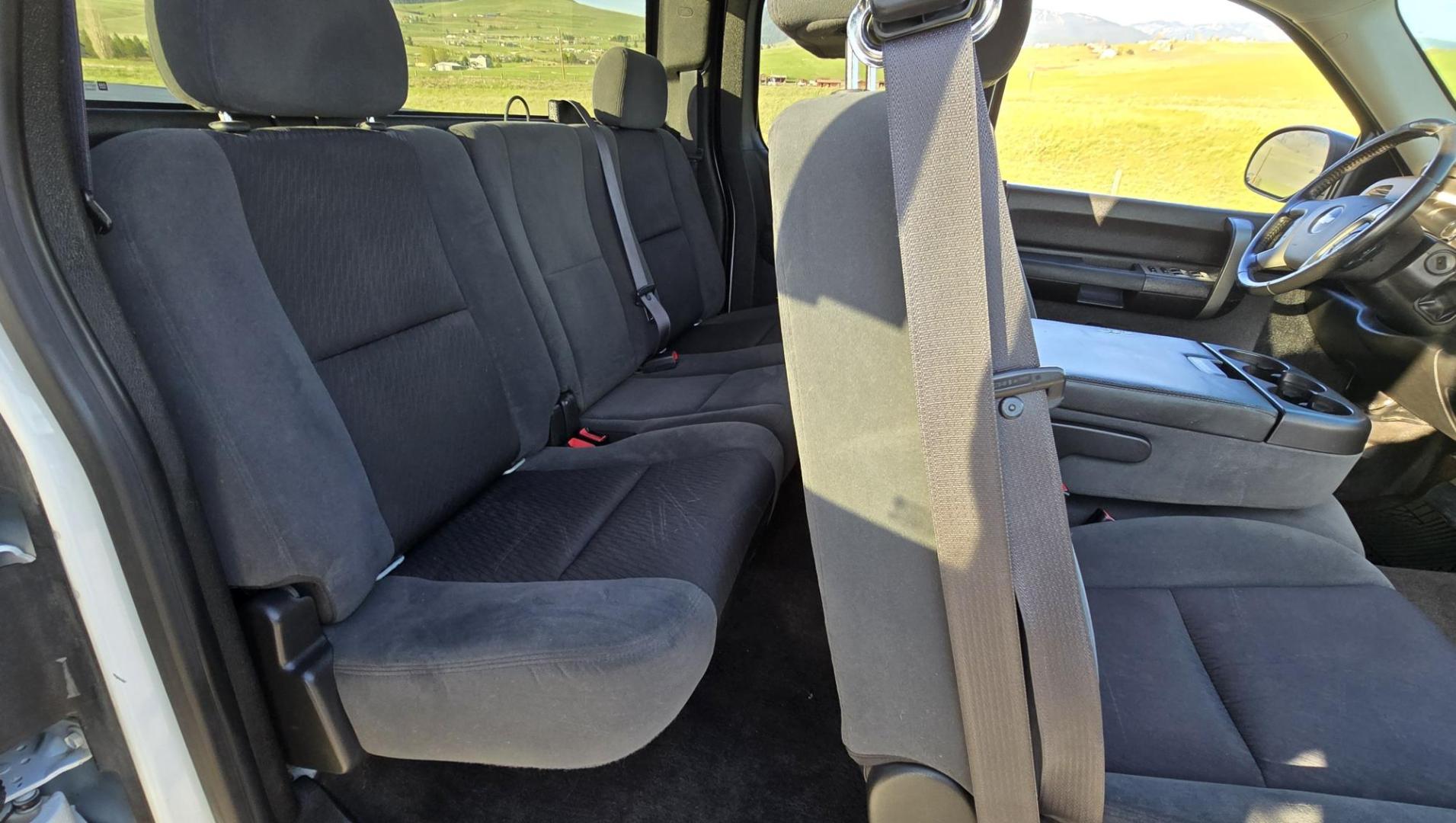 2009 White /Gray Chevrolet Silverado 1500 LT 4WD Texas Edition (1GCEK29039Z) with an 5.3L V8 OHV 16V FFV engine, 4-Speed Automatic transmission, located at 450 N Russell, Missoula, MT, 59801, (406) 543-6600, 46.874496, -114.017433 - Great Running 4WD. Reliable 5.3l V8 Engine. Automatic Transmission. Ice Cold Air Conditioning. Cruise Control. Power Windows and Locks. Power Drivers Seat. AM FM CD Player. Clean Title and Carfax. Yes it's high miles but its a reliable 4WD Truck that works well. We Finance through local Credit Un - Photo#13