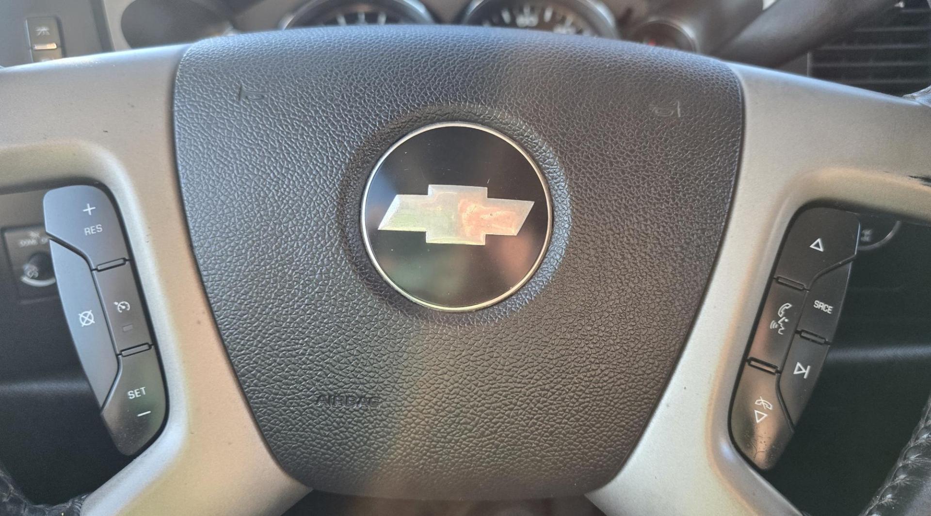 2009 White /Gray Chevrolet Silverado 1500 LT 4WD Texas Edition (1GCEK29039Z) with an 5.3L V8 OHV 16V FFV engine, 4-Speed Automatic transmission, located at 450 N Russell, Missoula, MT, 59801, (406) 543-6600, 46.874496, -114.017433 - Great Running 4WD. Reliable 5.3l V8 Engine. Automatic Transmission. Ice Cold Air Conditioning. Cruise Control. Power Windows and Locks. Power Drivers Seat. AM FM CD Player. Clean Title and Carfax. Yes it's high miles but its a reliable 4WD Truck that works well. We Finance through local Credit Un - Photo#16