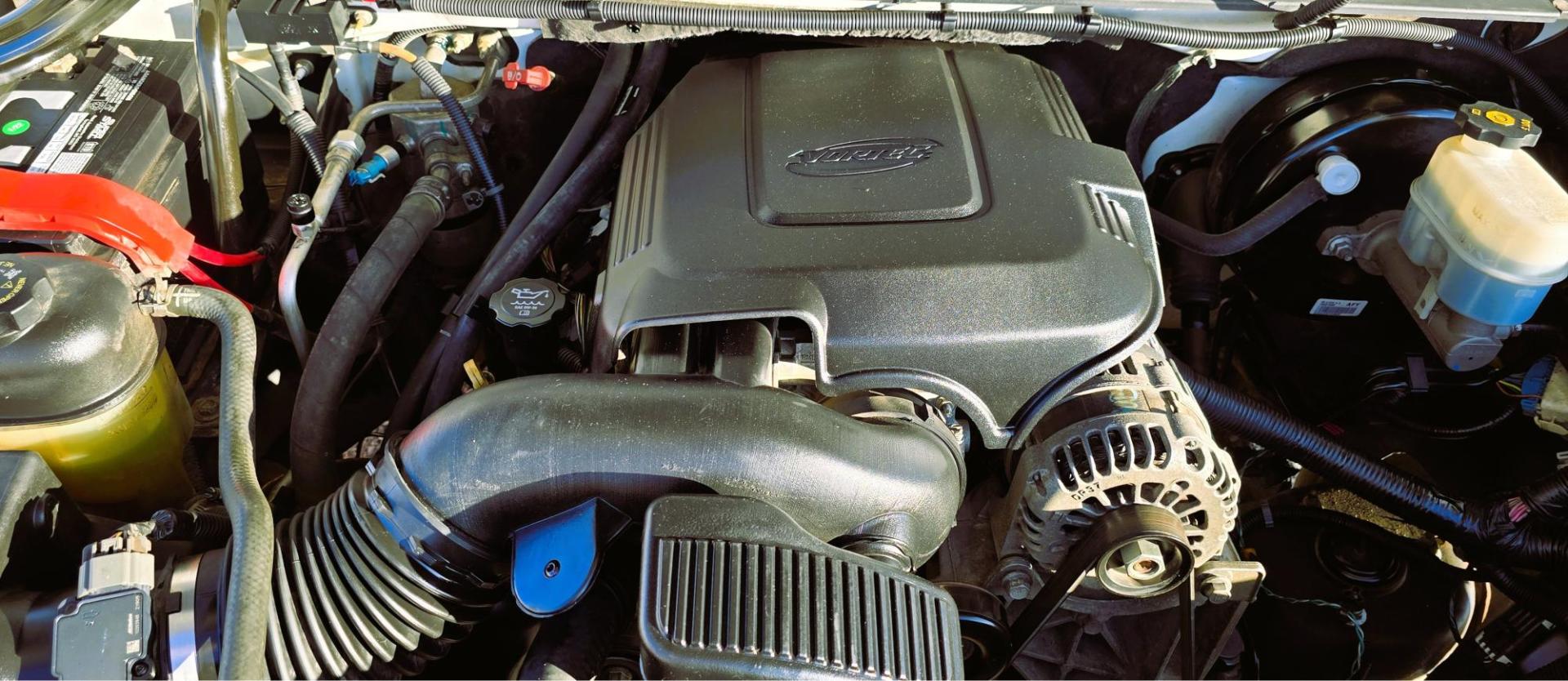 2009 White /Gray Chevrolet Silverado 1500 LT 4WD Texas Edition (1GCEK29039Z) with an 5.3L V8 OHV 16V FFV engine, 4-Speed Automatic transmission, located at 450 N Russell, Missoula, MT, 59801, (406) 543-6600, 46.874496, -114.017433 - Great Running 4WD. Reliable 5.3l V8 Engine. Automatic Transmission. Ice Cold Air Conditioning. Cruise Control. Power Windows and Locks. Power Drivers Seat. AM FM CD Player. Clean Title and Carfax. Yes it's high miles but its a reliable 4WD Truck that works well. We Finance through local Credit Un - Photo#17