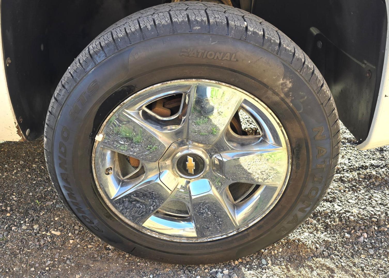 2009 White /Gray Chevrolet Silverado 1500 LT 4WD Texas Edition (1GCEK29039Z) with an 5.3L V8 OHV 16V FFV engine, 4-Speed Automatic transmission, located at 450 N Russell, Missoula, MT, 59801, (406) 543-6600, 46.874496, -114.017433 - Great Running 4WD. Reliable 5.3l V8 Engine. Automatic Transmission. Ice Cold Air Conditioning. Cruise Control. Power Windows and Locks. Power Drivers Seat. AM FM CD Player. Clean Title and Carfax. Yes it's high miles but its a reliable 4WD Truck that works well. We Finance through local Credit Un - Photo#18