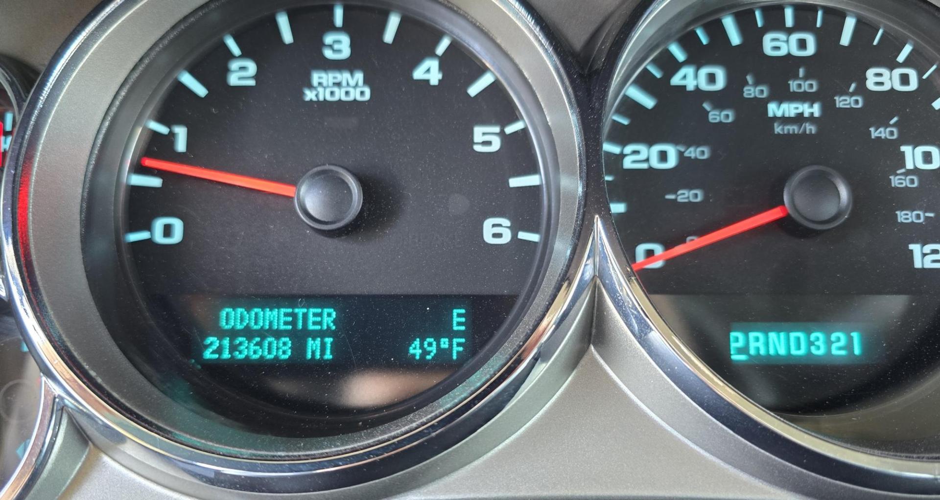 2009 White /Gray Chevrolet Silverado 1500 LT 4WD Texas Edition (1GCEK29039Z) with an 5.3L V8 OHV 16V FFV engine, 4-Speed Automatic transmission, located at 450 N Russell, Missoula, MT, 59801, (406) 543-6600, 46.874496, -114.017433 - Great Running 4WD. Reliable 5.3l V8 Engine. Automatic Transmission. Ice Cold Air Conditioning. Cruise Control. Power Windows and Locks. Power Drivers Seat. AM FM CD Player. Clean Title and Carfax. Yes it's high miles but its a reliable 4WD Truck that works well. We Finance through local Credit Un - Photo#20