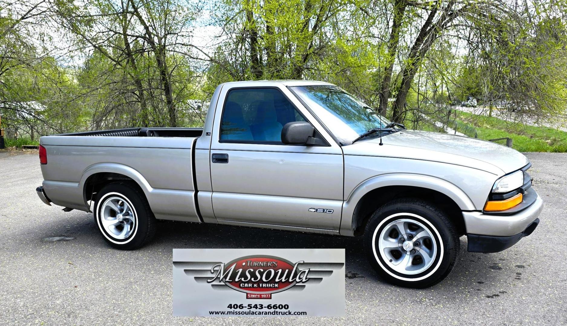 2000 Pewter /Gray Chevrolet S10 Pickup Long Bed 2WD (1GCCS1441YK) with an 2.2L L4 OHV 8V engine, 5 Speed Manual transmission, located at 450 N Russell, Missoula, MT, 59801, (406) 543-6600, 46.874496, -114.017433 - Photo#1