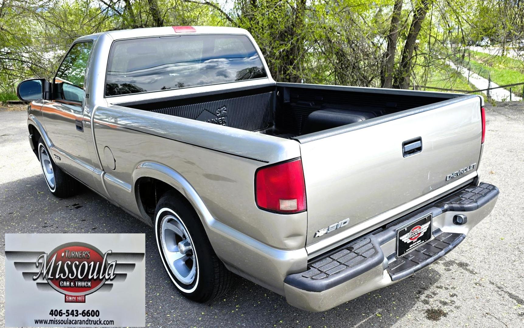 2000 Pewter /Gray Chevrolet S10 Pickup Long Bed 2WD (1GCCS1441YK) with an 2.2L L4 OHV 8V engine, 5 Speed Manual transmission, located at 450 N Russell, Missoula, MT, 59801, (406) 543-6600, 46.874496, -114.017433 - Photo#6