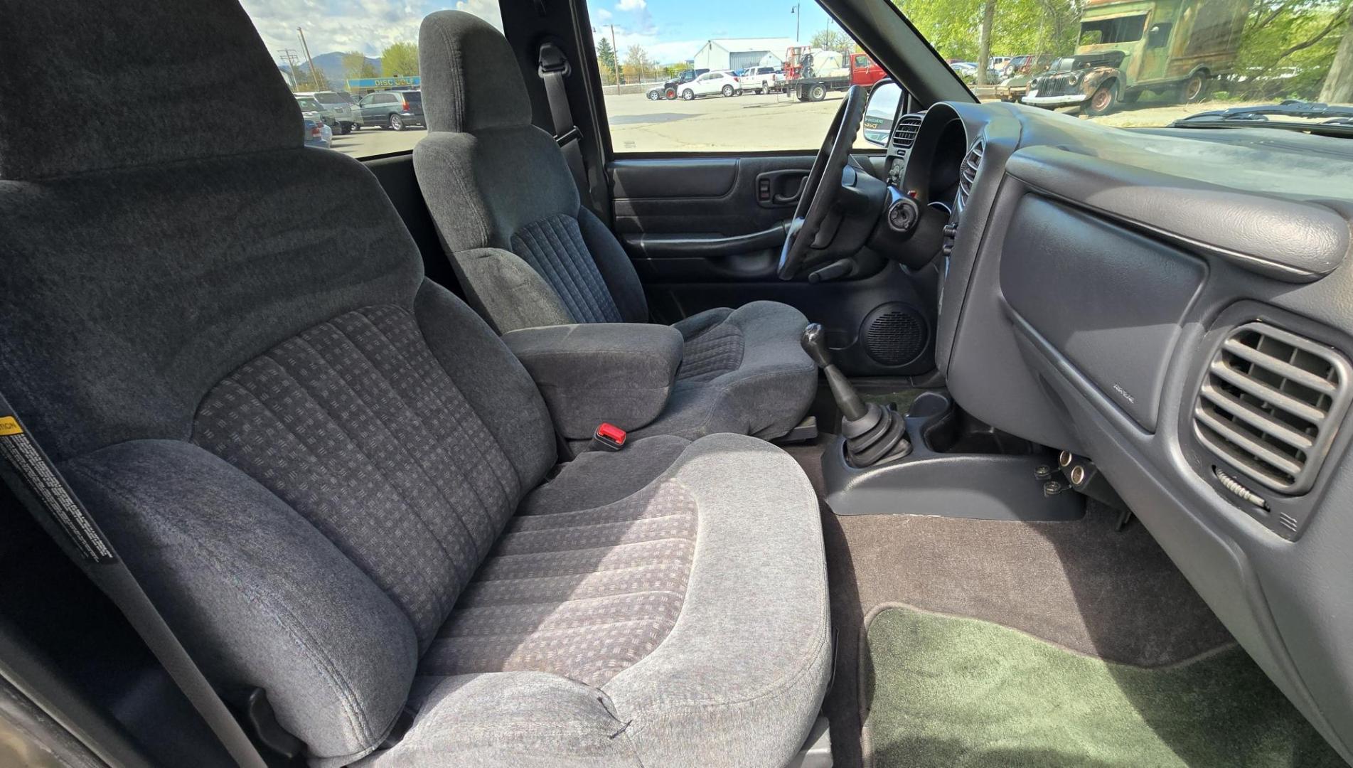 2000 Pewter /Gray Chevrolet S10 Pickup Long Bed 2WD (1GCCS1441YK) with an 2.2L L4 OHV 8V engine, 5 Speed Manual transmission, located at 450 N Russell, Missoula, MT, 59801, (406) 543-6600, 46.874496, -114.017433 - Photo#9