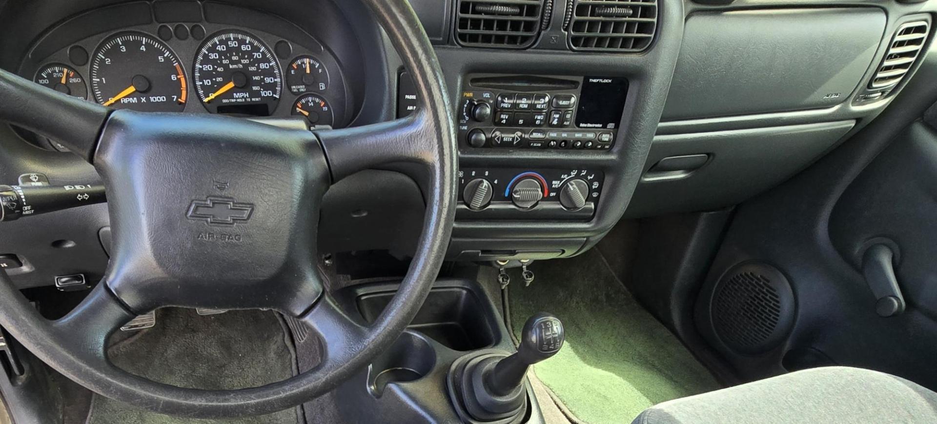 2000 Pewter /Gray Chevrolet S10 Pickup Long Bed 2WD (1GCCS1441YK) with an 2.2L L4 OHV 8V engine, 5 Speed Manual transmission, located at 450 N Russell, Missoula, MT, 59801, (406) 543-6600, 46.874496, -114.017433 - Photo#11