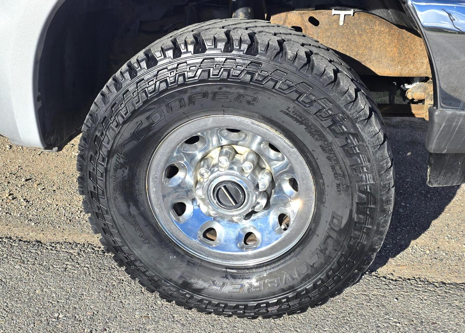 2003 Silver /Gray Ford F-250 SD XLT SuperCab 4WD (1FTNX21P43E) with an 6.0L V8 OHV 32V TURBO DIESEL engine, 6 Speed Manual transmission, located at 450 N Russell, Missoula, MT, 59801, (406) 543-6600, 46.874496, -114.017433 - Practically a Unicorn. 2 Owner Long Box 6.0 PowerStroke Diesel with a 6 Speed Manual Transmission. The Ultimate Work Truck. Power Drivers Seat. Air. Cruise. Tilt. Power Windows and Locks. Excellent Tires. AM FM CD Changer. Because of the age, our lenders do NOT offer financing on this vehicle. - Photo#10