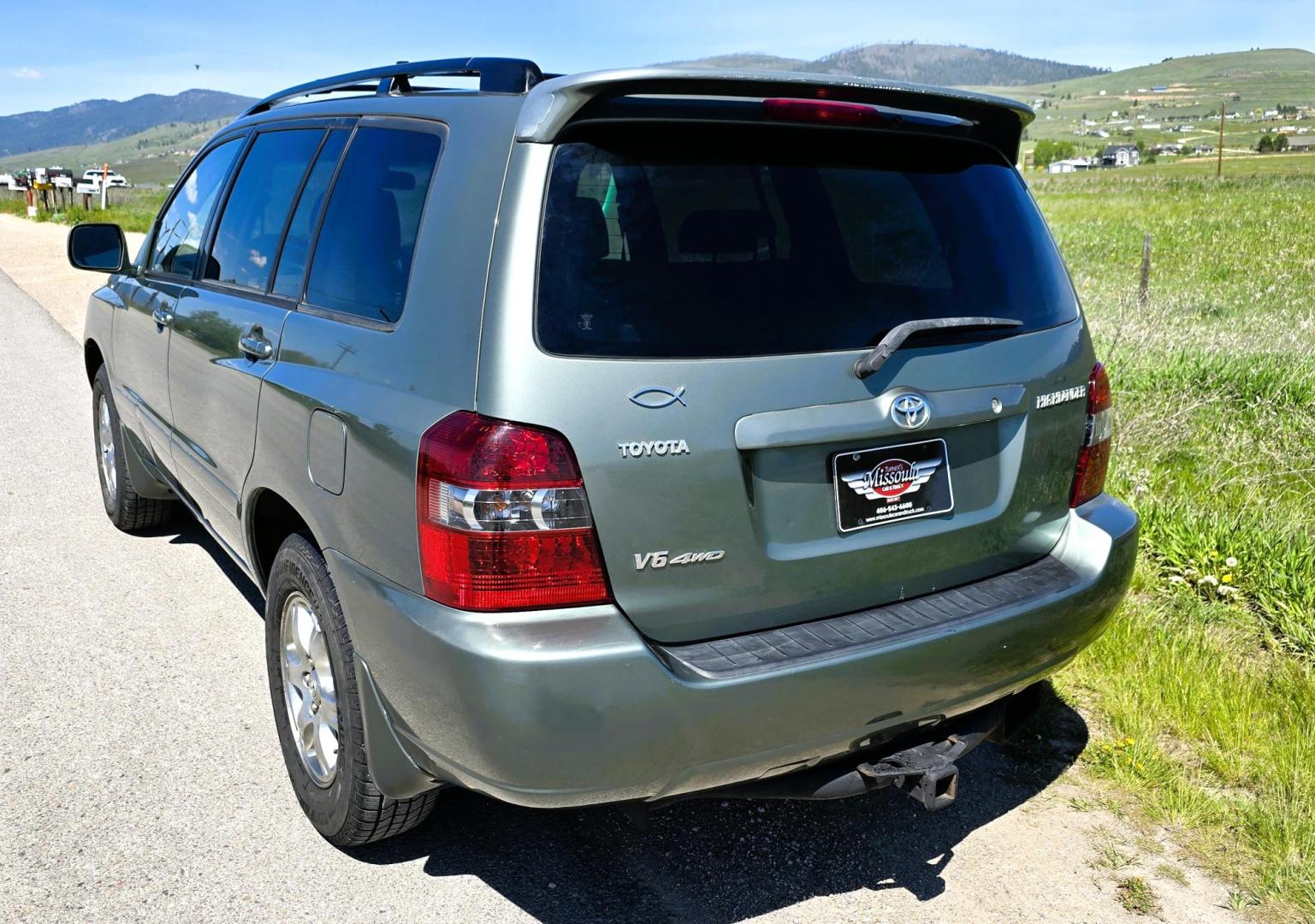 2004 Green /Tan Toyota Highlander Limited V6 4WD (JTEEP21AX40) with an 3.3L V6 DOHC 24V engine, 5-Speed Automatic Overdrive transmission, located at 450 N Russell, Missoula, MT, 59801, (406) 543-6600, 46.874496, -114.017433 - Another Clean Toyota AWD SUV. Strong 3.3L V6 Engine Automatic Transmission. 3rd Row Seating. Cold Air Conditioning. Cruise Control. Tilt Steering. Power Windows and Locks. AM FM CD Player. Tires are excellent. Clean Title and Carfax. It's a AWD Toyota so it won't last long. Because oft he age, ou - Photo#4