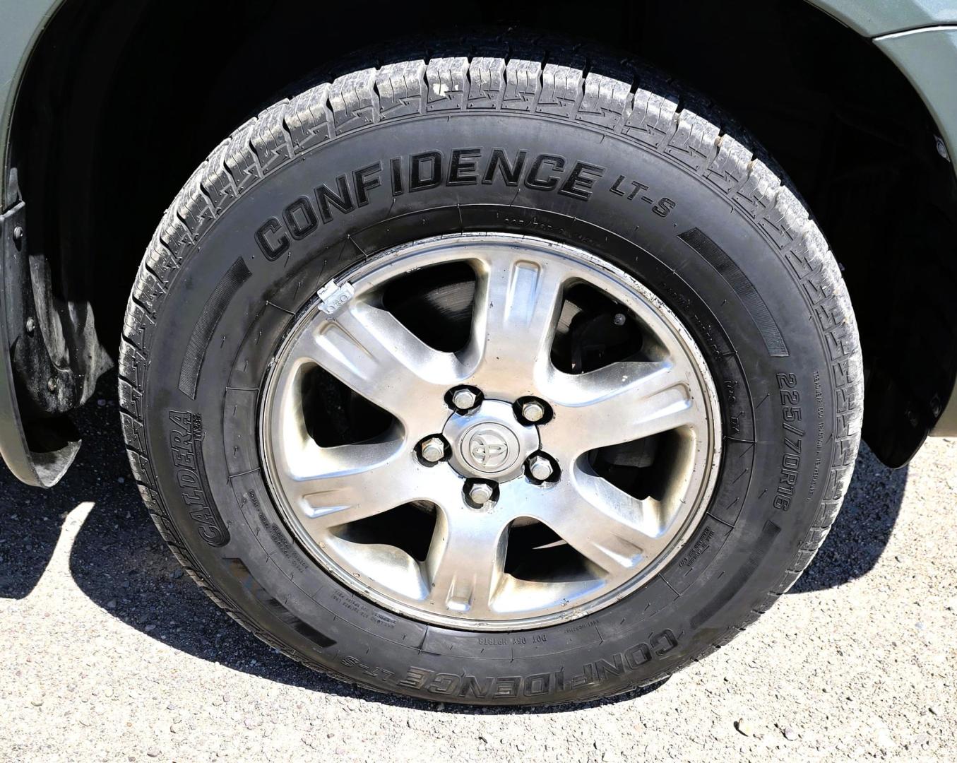 2004 Green /Tan Toyota Highlander Limited V6 4WD (JTEEP21AX40) with an 3.3L V6 DOHC 24V engine, 5-Speed Automatic Overdrive transmission, located at 450 N Russell, Missoula, MT, 59801, (406) 543-6600, 46.874496, -114.017433 - Another Clean Toyota AWD SUV. Strong 3.3L V6 Engine Automatic Transmission. 3rd Row Seating. Cold Air Conditioning. Cruise Control. Tilt Steering. Power Windows and Locks. AM FM CD Player. Tires are excellent. Clean Title and Carfax. It's a AWD Toyota so it won't last long. Because oft he age, ou - Photo#9