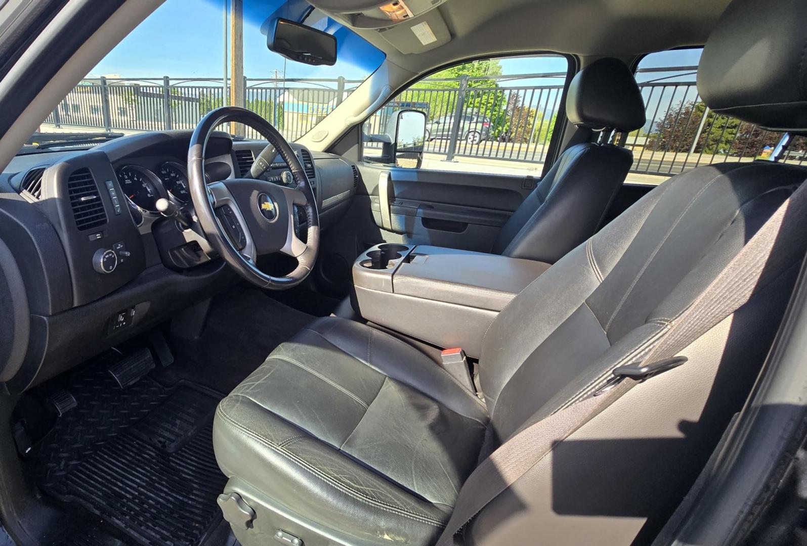 2010 Black /Black Chevrolet Silverado 2500HD LT1 Crew Cab 4WD (1GC4KXBG4AF) with an 6.0L V8 OHV 16V FFV engine, 6-Speed Automatic transmission, located at 450 N Russell, Missoula, MT, 59801, (406) 543-6600, 46.874496, -114.017433 - Nice Heavy Duty 3/4 Ton 4WD. 6.0L V8 Engine. 6 Speed Automatic Transmission. Air Conditioning. Cruise Control. Tilt Wheel. Adjustable Foot Pedals. Power Windows and Locks. Built In Electronic Trailer Brake. Set up for Towing. Gooseneck Ball. Clean Title and Carfax. We Finance through local Credi - Photo#13