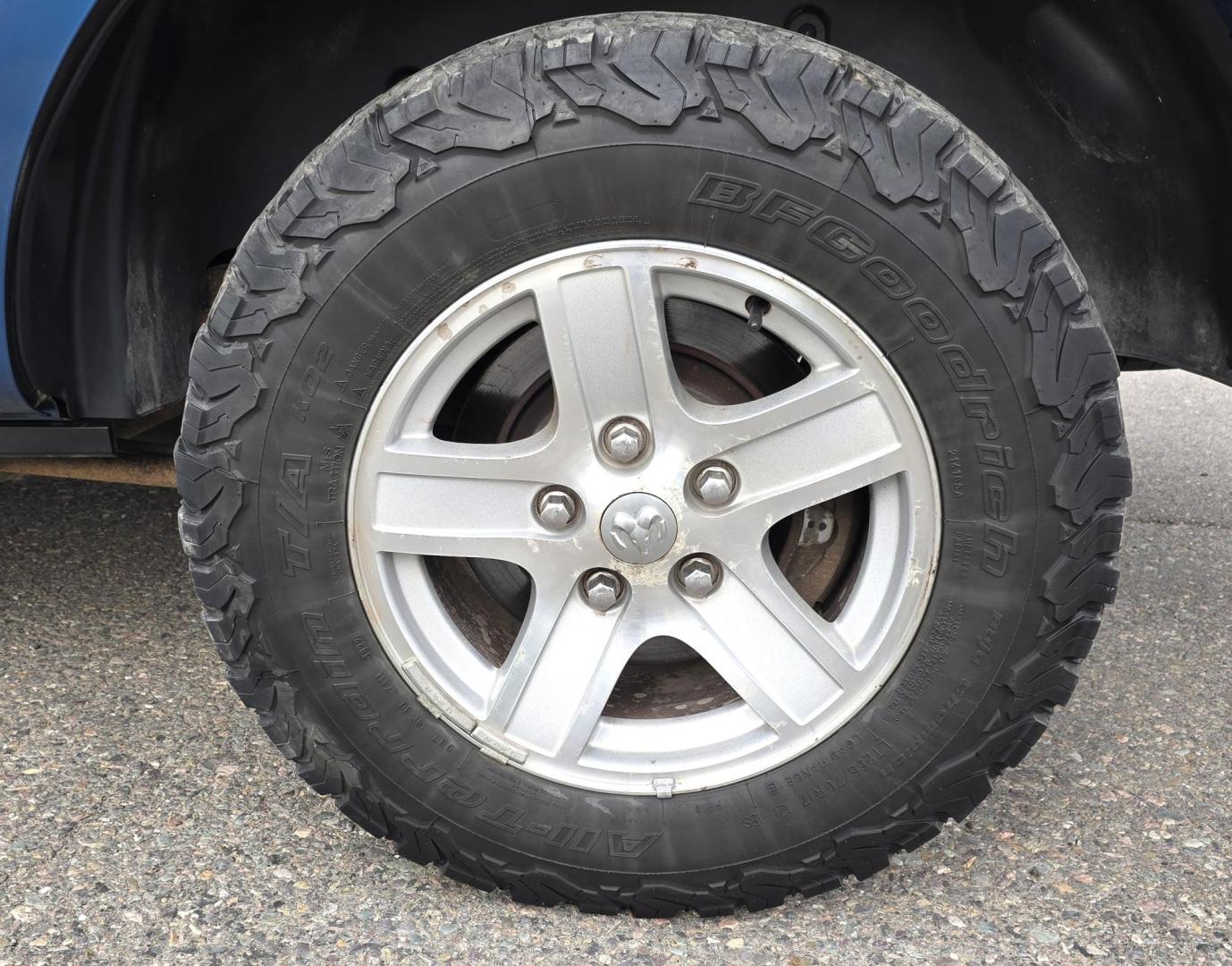 2005 Blue /Gray Dodge Durango Adventurer Model 2WD (1D4HD48D95F) with an 5.7L V8 OHV 16V engine, 5-Speed Automatic Overdrive transmission, located at 450 N Russell, Missoula, MT, 59801, (406) 543-6600, 46.874496, -114.017433 - Yup, It's got a Hemi! Roomy Rear Wheel Drive SUV with 3rd Row Seating. Air Conditioning was just serviced. Cruise Control. Power Windows and Locks. AM FM CD Player. Like New BF Goodrich Tires. Does have a small blemish on the left rear quarter panel. Clean Title and Carfax. Because of the age, ou - Photo#20