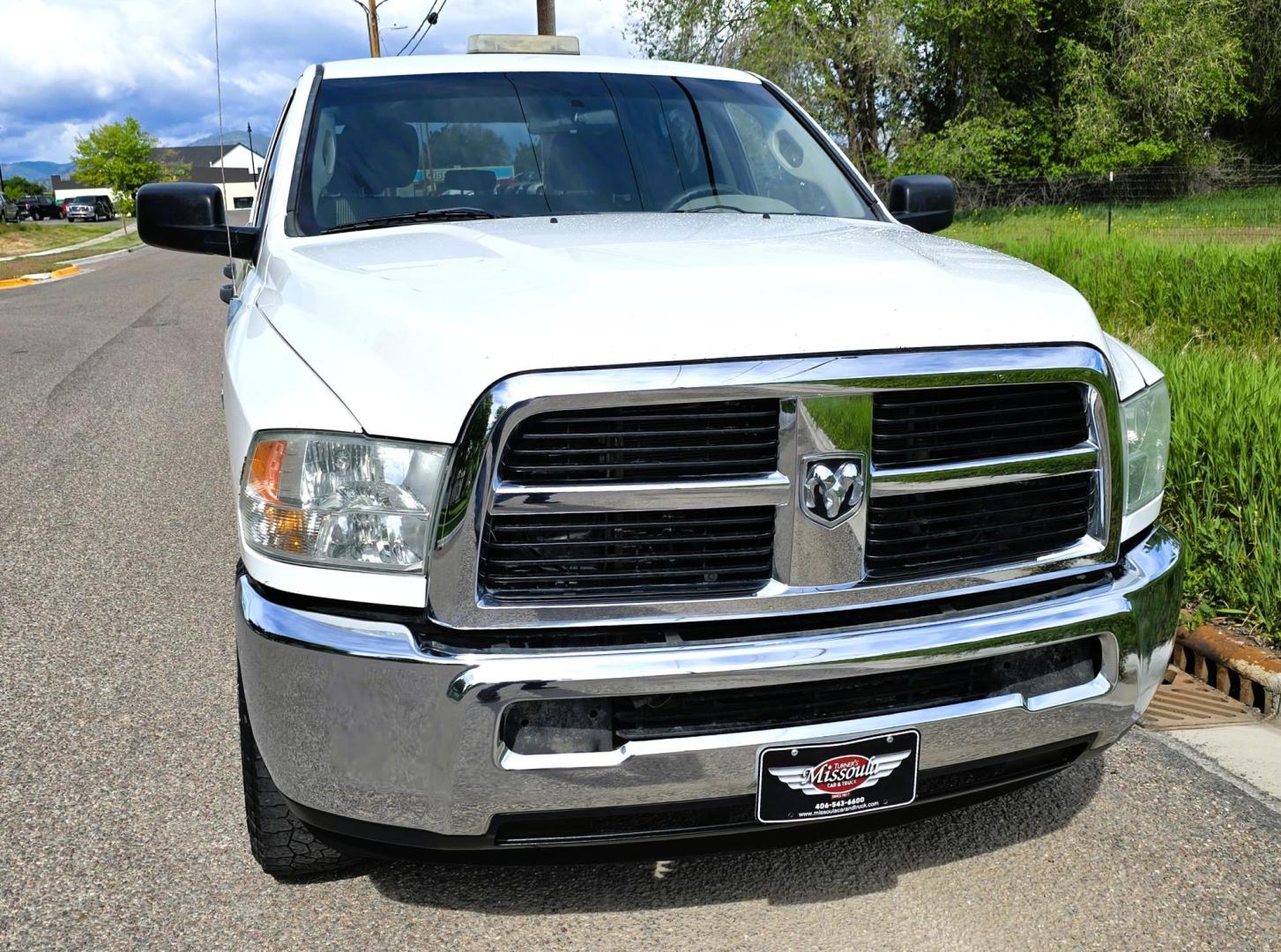 2012 White /Black Dodge Ram 2500 ST Crew Cab LWB 4WD (3C6TD5HT6CG) with an 5.7L V8 OHV 16V engine, 6-Speed Automatic transmission, located at 450 N Russell, Missoula, MT, 59801, (406) 543-6600, 46.874496, -114.017433 - Long Box Crew Cab 3/4 Ton 4WD with 5.7 Hemi. 6 Speed Automatic Transmission. Air. Cruise. Tilt. Power Windows and Locks. AM FM SAT CD Player. Built in Trailer Brake. This truck runs and drives amazing. Has a few very light dings. We Finance through local Credit Unions. We do NOT offer In House ( - Photo#4