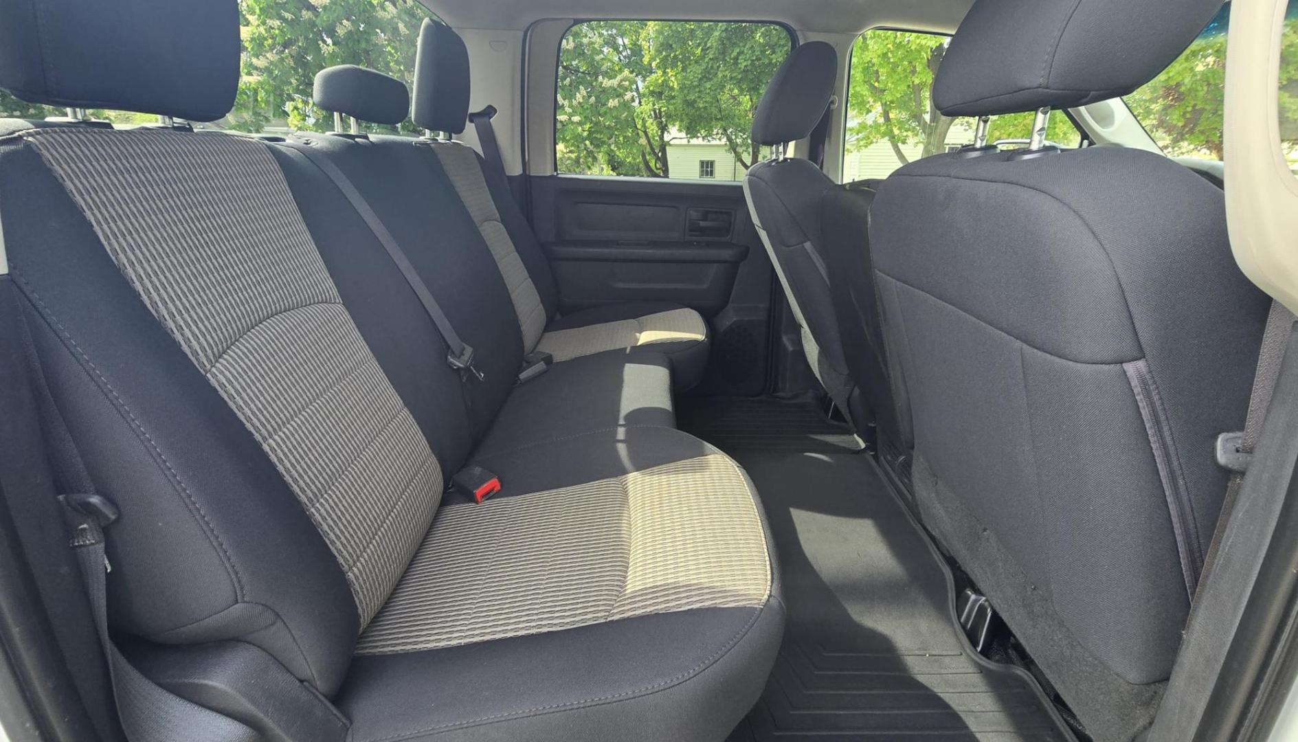 2012 White /Black Dodge Ram 2500 ST Crew Cab LWB 4WD (3C6TD5HT6CG) with an 5.7L V8 OHV 16V engine, 6-Speed Automatic transmission, located at 450 N Russell, Missoula, MT, 59801, (406) 543-6600, 46.874496, -114.017433 - Long Box Crew Cab 3/4 Ton 4WD with 5.7 Hemi. 6 Speed Automatic Transmission. Air. Cruise. Tilt. Power Windows and Locks. AM FM SAT CD Player. Built in Trailer Brake. This truck runs and drives amazing. Has a few very light dings. We Finance through local Credit Unions. We do NOT offer In House ( - Photo#10