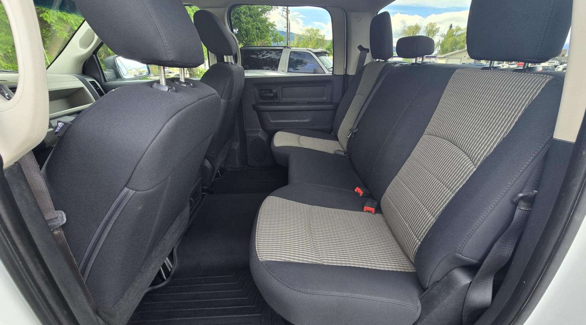 2012 White /Black Dodge Ram 2500 ST Crew Cab LWB 4WD (3C6TD5HT6CG) with an 5.7L V8 OHV 16V engine, 6-Speed Automatic transmission, located at 450 N Russell, Missoula, MT, 59801, (406) 543-6600, 46.874496, -114.017433 - Long Box Crew Cab 3/4 Ton 4WD with 5.7 Hemi. 6 Speed Automatic Transmission. Air. Cruise. Tilt. Power Windows and Locks. AM FM SAT CD Player. Built in Trailer Brake. This truck runs and drives amazing. Has a few very light dings. We Finance through local Credit Unions. We do NOT offer In House ( - Photo#17