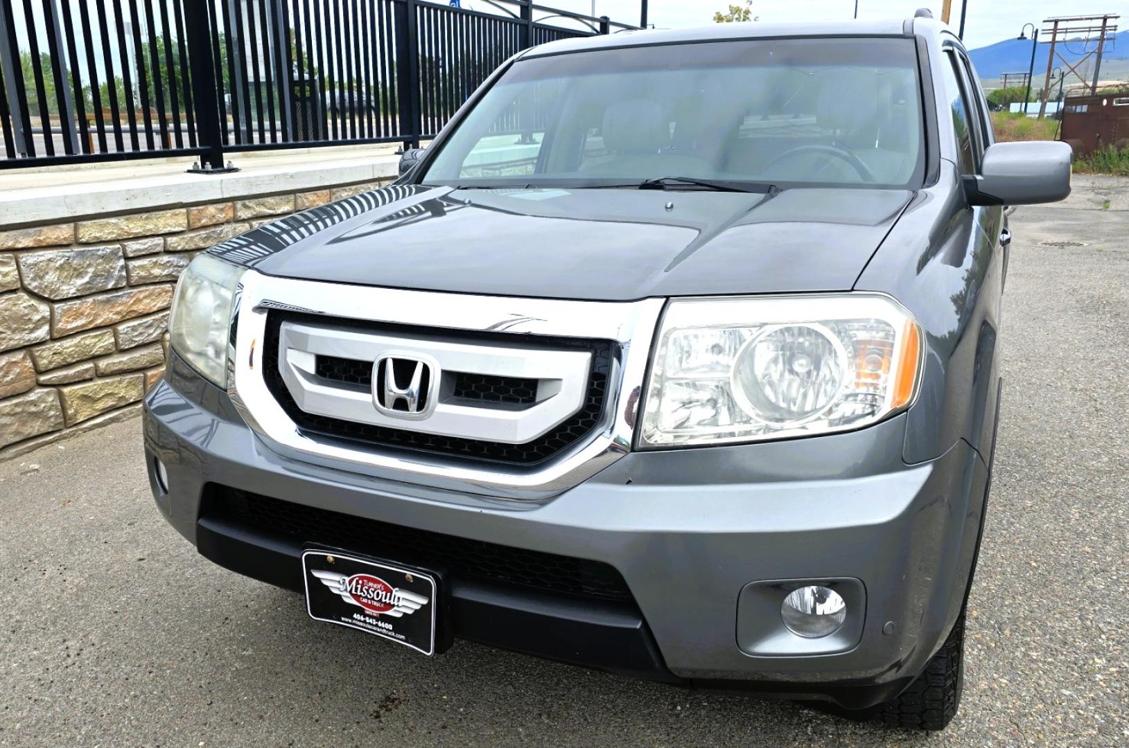2009 Grey /Black Honda Pilot Touring 4WD (5FNYF48819B) with an 3.5L V6 SOHC 24V engine, 5-Speed Automatic transmission, located at 450 N Russell, Missoula, MT, 59801, (406) 543-6600, 46.874496, -114.017433 - 2 Owner Honda AWD SUV. 3.5L V6 Engine. Automatic Transmission. 3rd Row Seating. Heated Power Front Seats. Power Sunroof. AM FM CD Player. Air. Cruise. Tilt. Bluetooth Phone Connection. Power Liftgate. New Tires. Catalytic converter replaced 30K miles ago. We Finance through local Credit Unions. - Photo#5