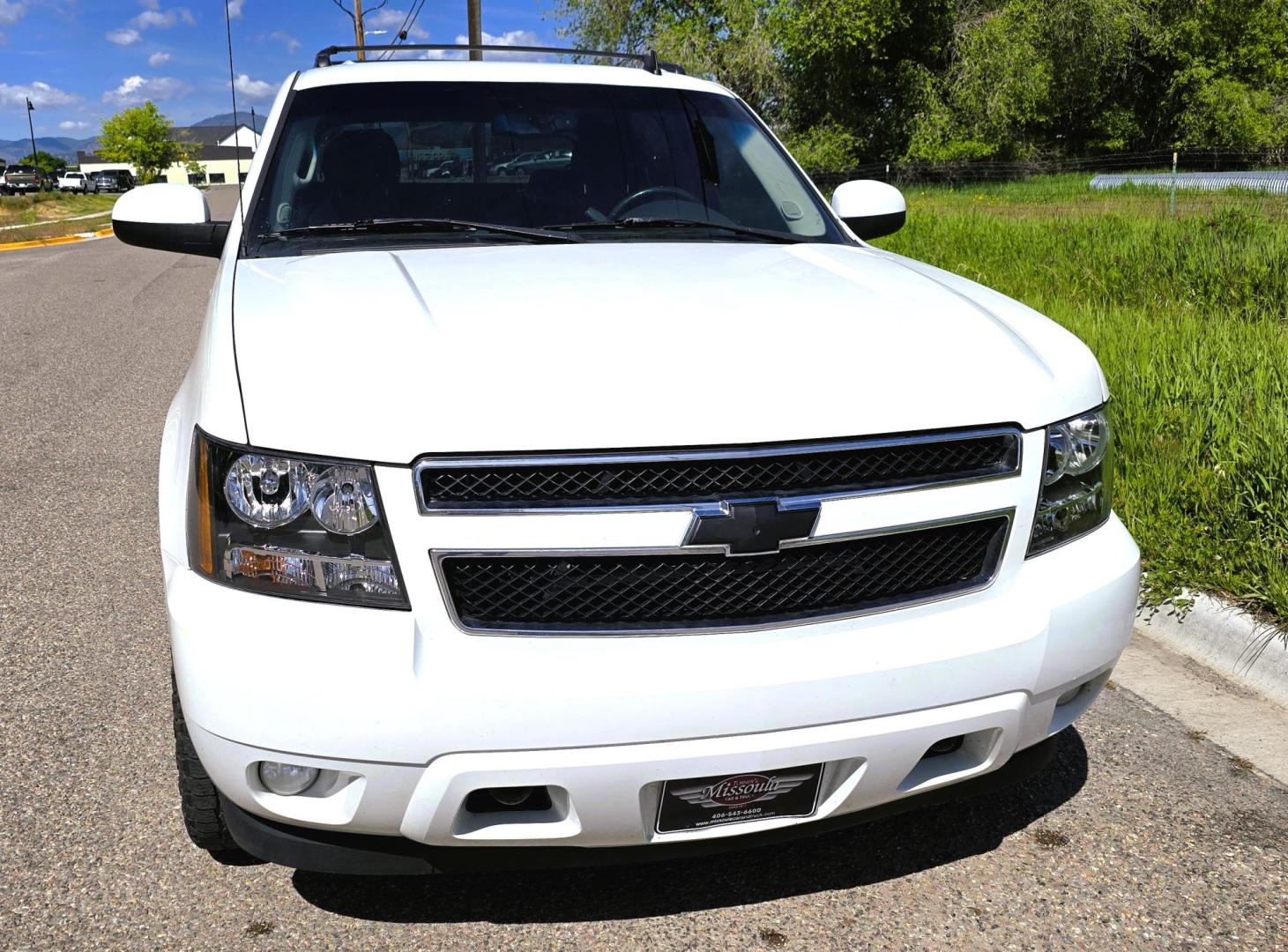 2008 White /Gray Chevrolet Avalanche LT 4WD (3GNFK12398G) with an 5.3L V8 OHV 16V FFV engine, 4-Speed Automatic Overdrive transmission, located at 450 N Russell, Missoula, MT, 59801, (406) 543-6600, 46.874496, -114.017433 - Highly Desirable 4WD Chevy Avalanche. 5.3L V8 Engine. Automatic Transmission. Power Seats. Air. Cruise. Tilt. Power Windows and Locks. AM FM CD Player. Adustable Pedals. Set up for Towing. We Finance through local Credit Unions. We do NOT offer In House (Buy Here Pay Here) Financing. - Photo#6