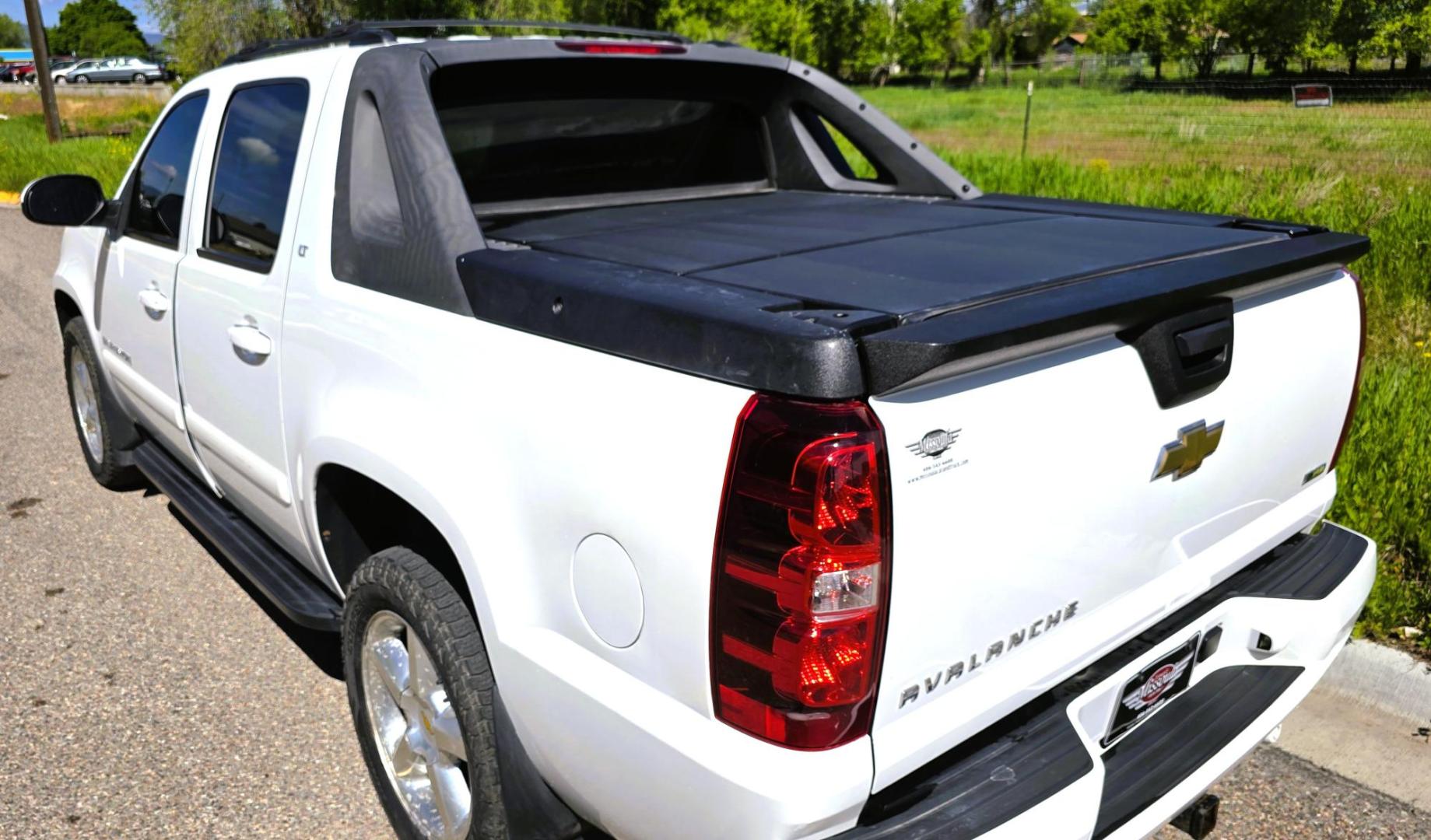 2008 White /Gray Chevrolet Avalanche LT 4WD (3GNFK12398G) with an 5.3L V8 OHV 16V FFV engine, 4-Speed Automatic Overdrive transmission, located at 450 N Russell, Missoula, MT, 59801, (406) 543-6600, 46.874496, -114.017433 - Highly Desirable 4WD Chevy Avalanche. 5.3L V8 Engine. Automatic Transmission. Power Seats. Air. Cruise. Tilt. Power Windows and Locks. AM FM CD Player. Adustable Pedals. Set up for Towing. We Finance through local Credit Unions. We do NOT offer In House (Buy Here Pay Here) Financing. - Photo#8