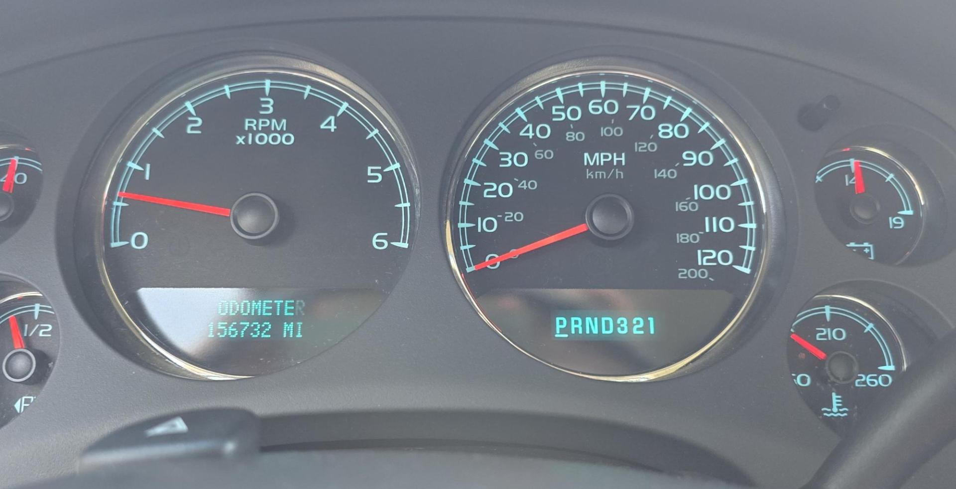 2008 White /Gray Chevrolet Avalanche LT 4WD (3GNFK12398G) with an 5.3L V8 OHV 16V FFV engine, 4-Speed Automatic Overdrive transmission, located at 450 N Russell, Missoula, MT, 59801, (406) 543-6600, 46.874496, -114.017433 - Highly Desirable 4WD Chevy Avalanche. 5.3L V8 Engine. Automatic Transmission. Power Seats. Air. Cruise. Tilt. Power Windows and Locks. AM FM CD Player. Adustable Pedals. Set up for Towing. We Finance through local Credit Unions. We do NOT offer In House (Buy Here Pay Here) Financing. - Photo#10