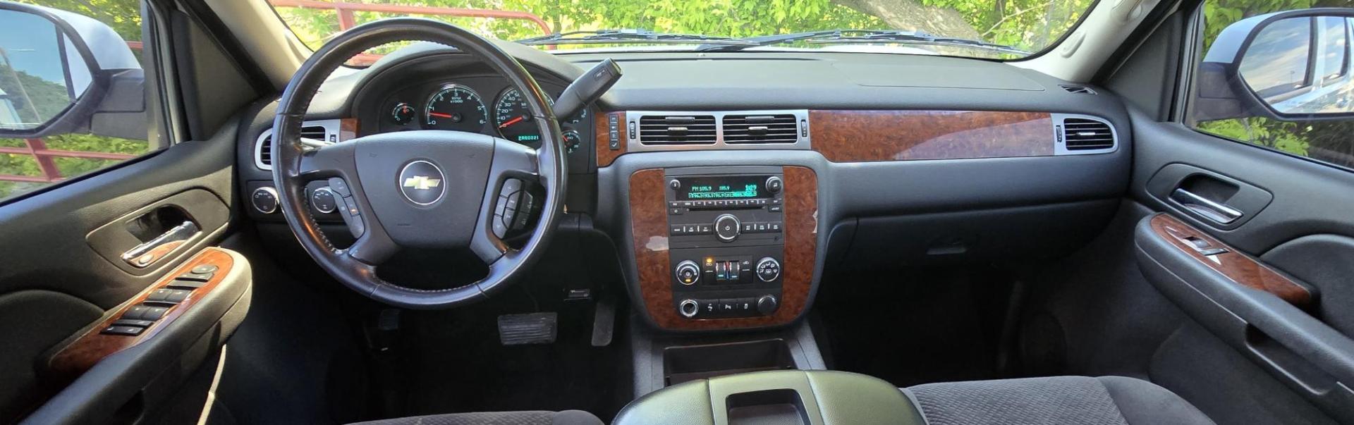 2008 White /Gray Chevrolet Avalanche LT 4WD (3GNFK12398G) with an 5.3L V8 OHV 16V FFV engine, 4-Speed Automatic Overdrive transmission, located at 450 N Russell, Missoula, MT, 59801, (406) 543-6600, 46.874496, -114.017433 - Highly Desirable 4WD Chevy Avalanche. 5.3L V8 Engine. Automatic Transmission. Power Seats. Air. Cruise. Tilt. Power Windows and Locks. AM FM CD Player. Adustable Pedals. Set up for Towing. We Finance through local Credit Unions. We do NOT offer In House (Buy Here Pay Here) Financing. - Photo#14