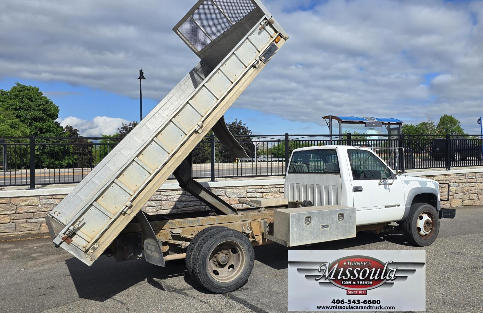 2000 White /Blue Chevrolet C/K 3500 Reg. Cab 2WD (1GBKC34J4YF) with an 7.4L V8 OHV 16V engine, Automatic transmission, located at 450 N Russell, Missoula, MT, 59801, (406) 543-6600, 46.874496, -114.017433 - Beefy One Ton Chevy Dually with the Powerful 7.4L V8 Engine. Automatic Transmission. Rear Wheel Drive. Massive Aluminum Flatbed measuring 8 Feet Wide by just under 12 feet long. Hydraulic Lift raises the Flatbed almost vertical. Air Conditioning. Blows Cold. AM FM Radio. Dual Gas Tanks. Not a lot of - Photo#4