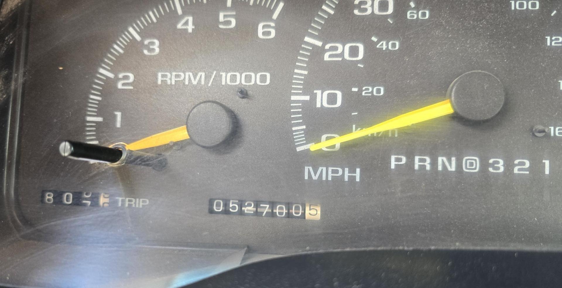 2000 White /Blue Chevrolet C/K 3500 Reg. Cab 2WD (1GBKC34J4YF) with an 7.4L V8 OHV 16V engine, Automatic transmission, located at 450 N Russell, Missoula, MT, 59801, (406) 543-6600, 46.874496, -114.017433 - Beefy One Ton Chevy Dually with the Powerful 7.4L V8 Engine. Automatic Transmission. Rear Wheel Drive. Massive Aluminum Flatbed measuring 8 Feet Wide by just under 12 feet long. Hydraulic Lift raises the Flatbed almost vertical. Air Conditioning. Blows Cold. AM FM Radio. Dual Gas Tanks. Not a lot of - Photo#10
