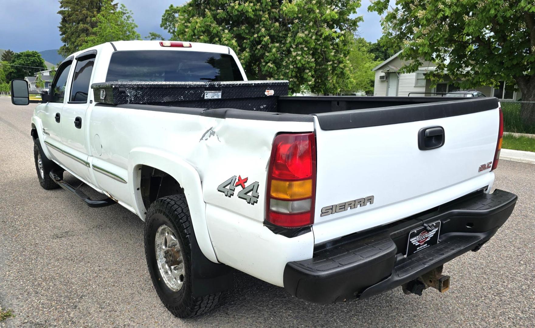 2002 White /Black GMC Sierra 2500HD SL Crew Cab Long Bed 4WD (1GTHK23192F) with an 6.6L V8 OHV 32V TURBO DIESEL engine, Automatic transmission, located at 450 N Russell, Missoula, MT, 59801, (406) 543-6600, 46.874496, -114.017433 - Discount Special. PLEASE READ! Strong running 6.6L Duramax Diesel V8 Engine. Automatic Transmission. Long Bed. 4WD. Transmission works fine as does the Four Wheel Drive. Has good Tires. AM FM Stereo. Power Windows and Locks. Does need some work, but the price reflects that. Has a power steering lea - Photo#5