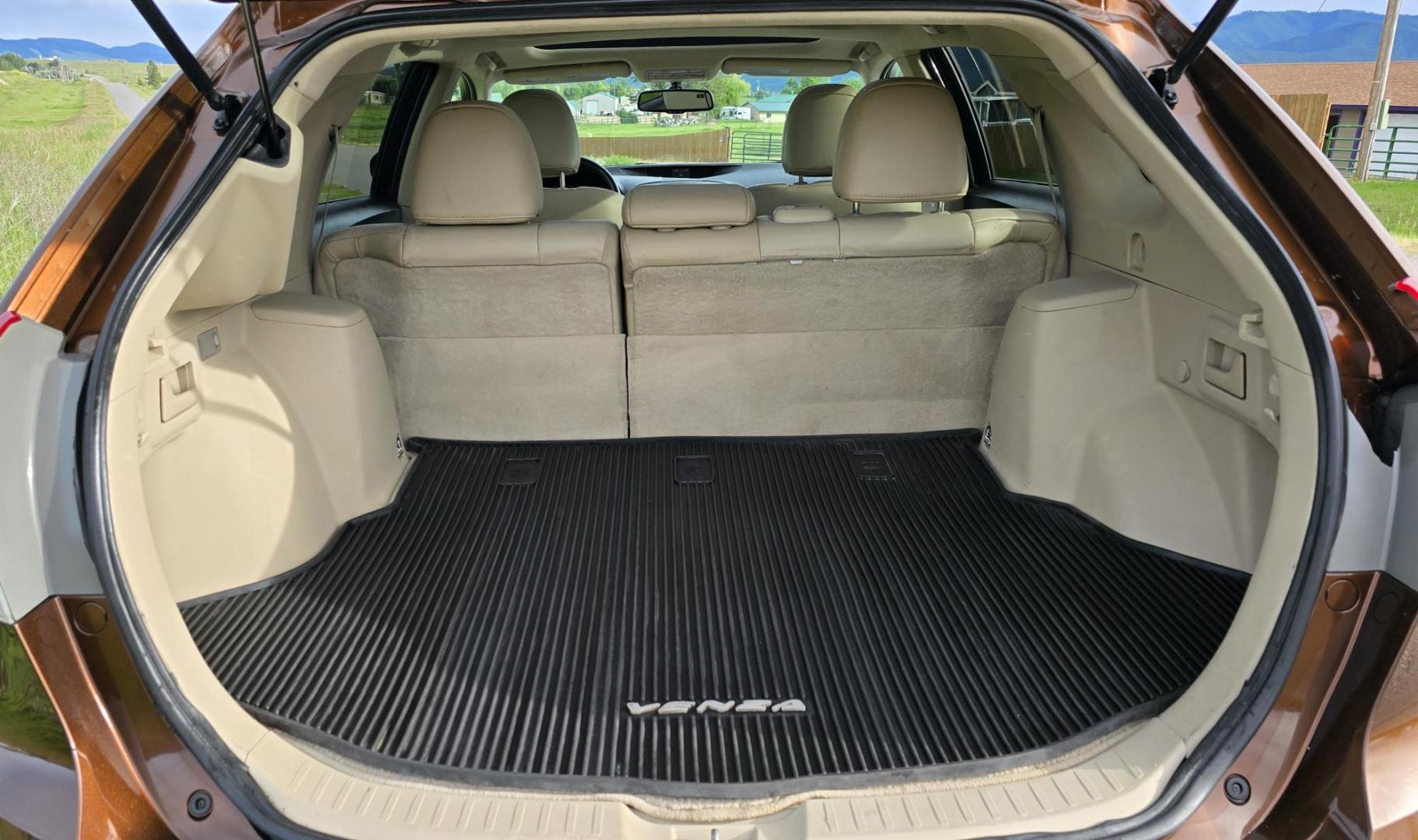 2011 Brown /White Toyota Venza AWD V6 (4T3BK3BB5BU) with an 3.5L V6 DOHC 24V engine, 6-Speed Automatic transmission, located at 450 N Russell, Missoula, MT, 59801, (406) 543-6600, 46.874496, -114.017433 - Beautiful Brown AWD Toyota SUV. Reliable 3.5L V6 Engine. 6 Speed Automatic Transmission. Nice Leather Interior. Heated Front Seats. Panoramic Sun Roof. Multi-Zone Climate Control. Air Conditioning. Cruise Control Tilt Wheel. Power Windows and Locks. AM FM SAT CD Player. Navigation. Bluetooth Audio - Photo#10