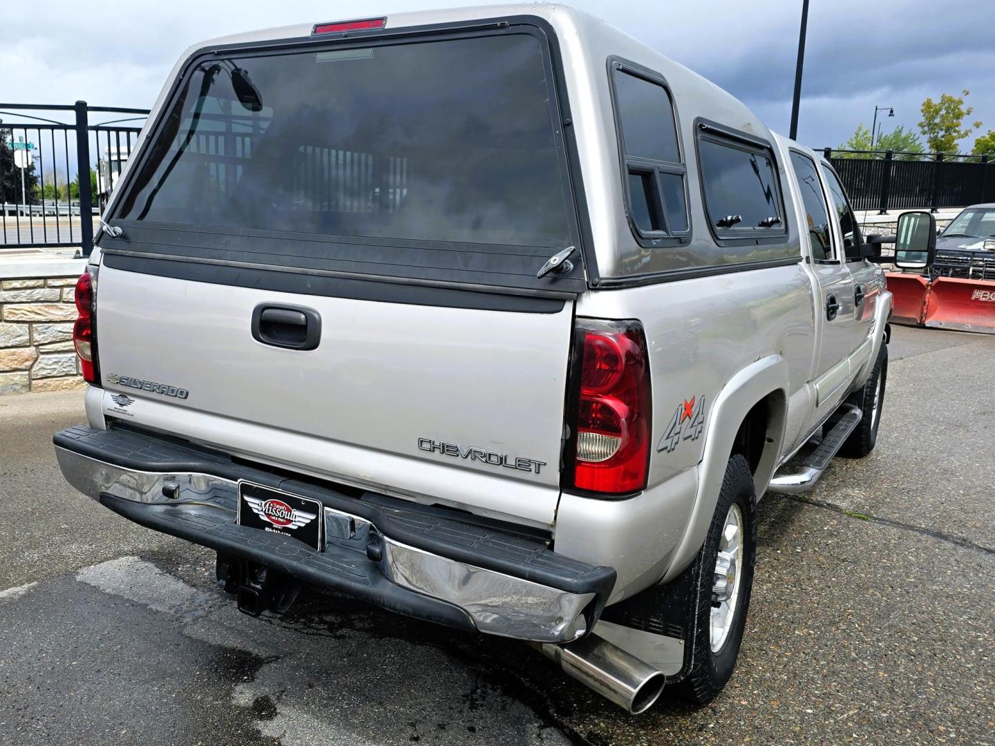 2005 Pewter /Gray Chevrolet Silverado 2500HD LT Crew Cab 4WD (1GCHK23265F) with an 6.6L V8 OHV 32V TURBO DIESEL engine, Automatic transmission, located at 450 N Russell, Missoula, MT, 59801, (406) 543-6600, 46.874496, -114.017433 - Strong Running 3/4 Ton Chevy with 6.6L V8 Duramax Diesel. Allison Automatic Transmission. Matching Topper. Heated Power Front Seats. Power Windows and Locks. Air. Cruise. Tilt. AM FM CD Player. Truck has a couple dents and a little rust and the price reflects that. Because of the age, our lender - Photo#3