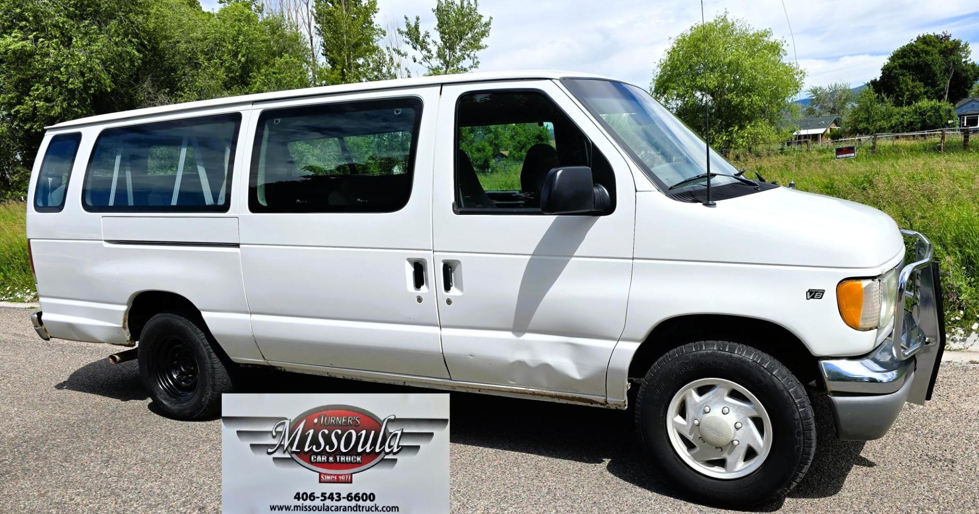 2001 White /Gray Ford Econoline E-350 Extended (1FBSS31L01H) with an 5.4L V8 SOHC 16V engine, 4-Speed Automatic Overdrive transmission, located at 450 N Russell, Missoula, MT, 59801, (406) 543-6600, 46.874496, -114.017433 - Extended Length One Ton Passenger Van that seats 14. 5.4L V8 Engine. Automatic Transmission. Rear Wheel Drive. Air Conditioning. Cruise Control. AM FM Cassette Player. Runs Great. Set up for towing. This vehicle was in a MINOR accident in 2021 and because the damage was more than the cost to repair - Photo#5