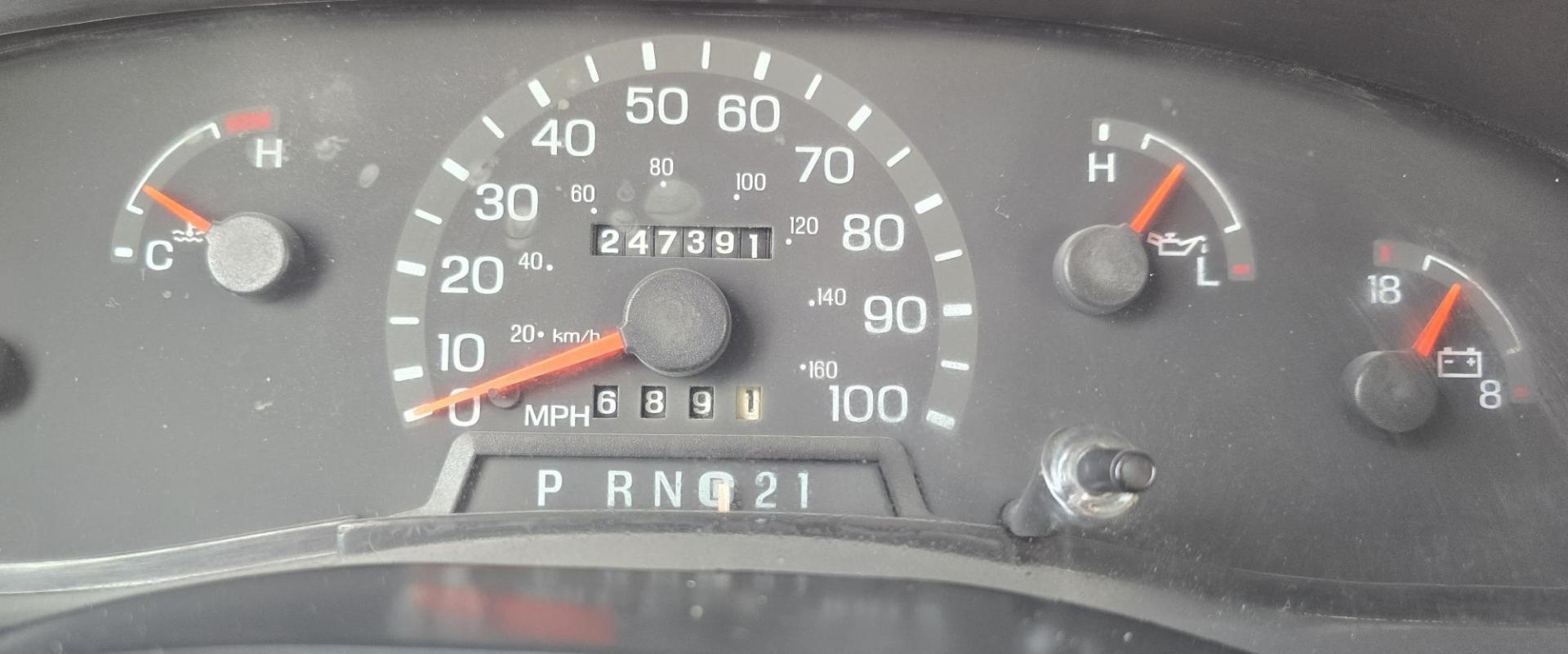 2001 White /Gray Ford Econoline E-350 Extended (1FBSS31L01H) with an 5.4L V8 SOHC 16V engine, 4-Speed Automatic Overdrive transmission, located at 450 N Russell, Missoula, MT, 59801, (406) 543-6600, 46.874496, -114.017433 - Extended Length One Ton Passenger Van that seats 14. 5.4L V8 Engine. Automatic Transmission. Rear Wheel Drive. Air Conditioning. Cruise Control. AM FM Cassette Player. Runs Great. Set up for towing. This vehicle was in a MINOR accident in 2021 and because the damage was more than the cost to repair - Photo#8