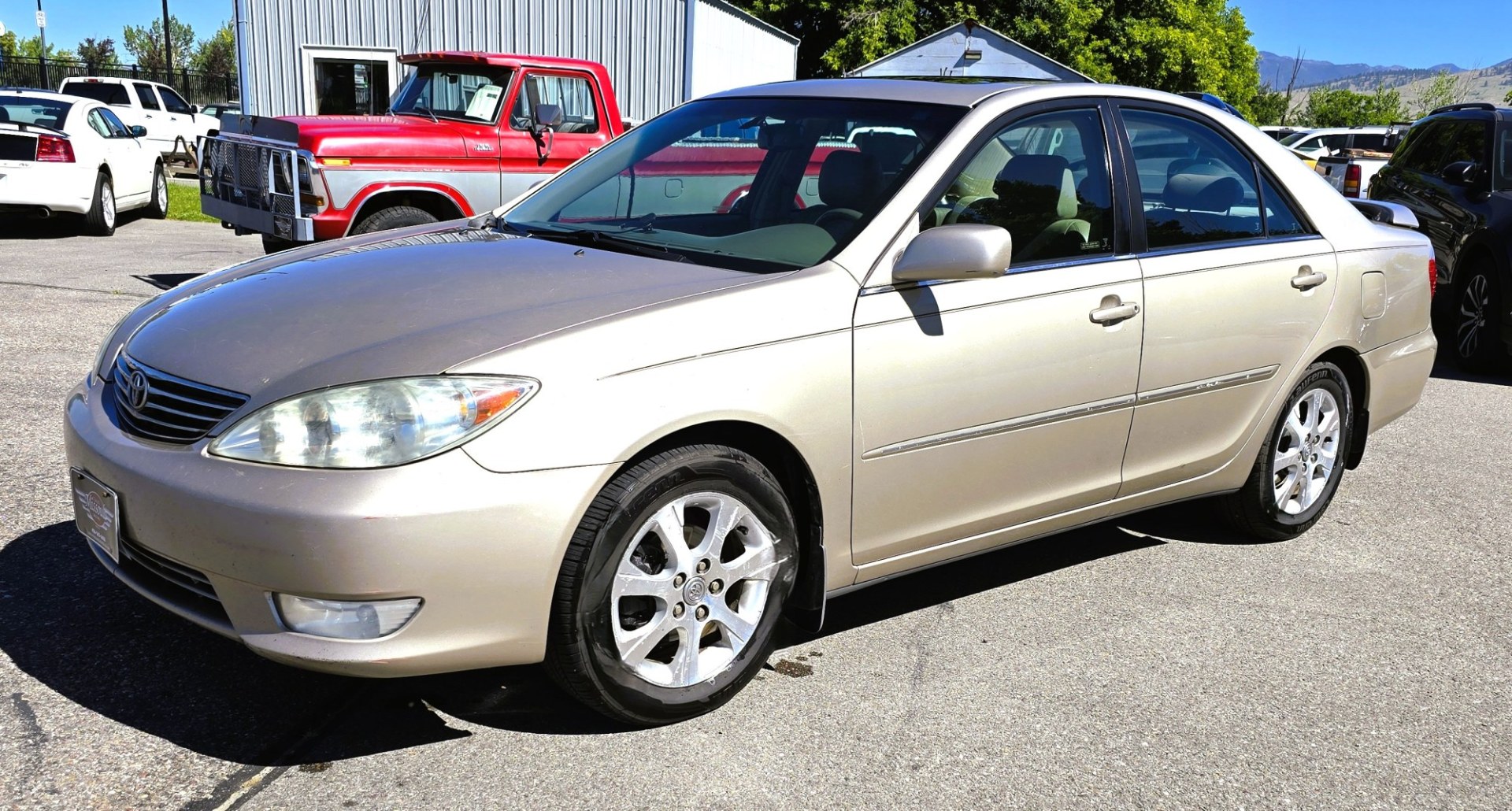 2006 Gold /Gray Toyota Camry XLE V6 (4T1BF32K16U) with an 3.0L V6 DOHC 24V engine, Automatic transmission, located at 450 N Russell, Missoula, MT, 59801, (406) 543-6600, 46.874496, -114.017433 - Well Maintained Local Consignment. 3.0L V6 Engine had the Timing Belt Replaced on 25K Miles ago.. Sunroof. Heated Front Seats, Air Conditioning. Power Windows and Locks. AM FM CD Player. Cruise Control. Front Wheel Drive. Because oft he age, our lenders do NOT offer financing.- Photo#2