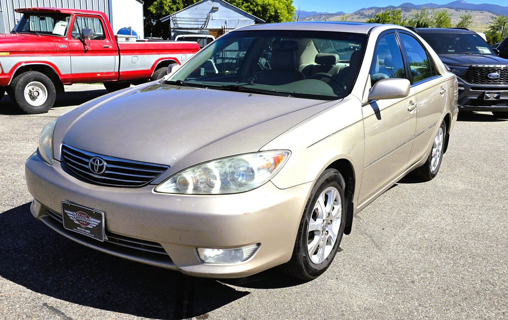 2006 Gold /Gray Toyota Camry XLE V6 (4T1BF32K16U) with an 3.0L V6 DOHC 24V engine, Automatic transmission, located at 450 N Russell, Missoula, MT, 59801, (406) 543-6600, 46.874496, -114.017433 - Well Maintained Local Consignment. 3.0L V6 Engine had the Timing Belt Replaced on 25K Miles ago.. Sunroof. Heated Front Seats, Air Conditioning. Power Windows and Locks. AM FM CD Player. Cruise Control. Front Wheel Drive. Because oft he age, our lenders do NOT offer financing.- Photo#3